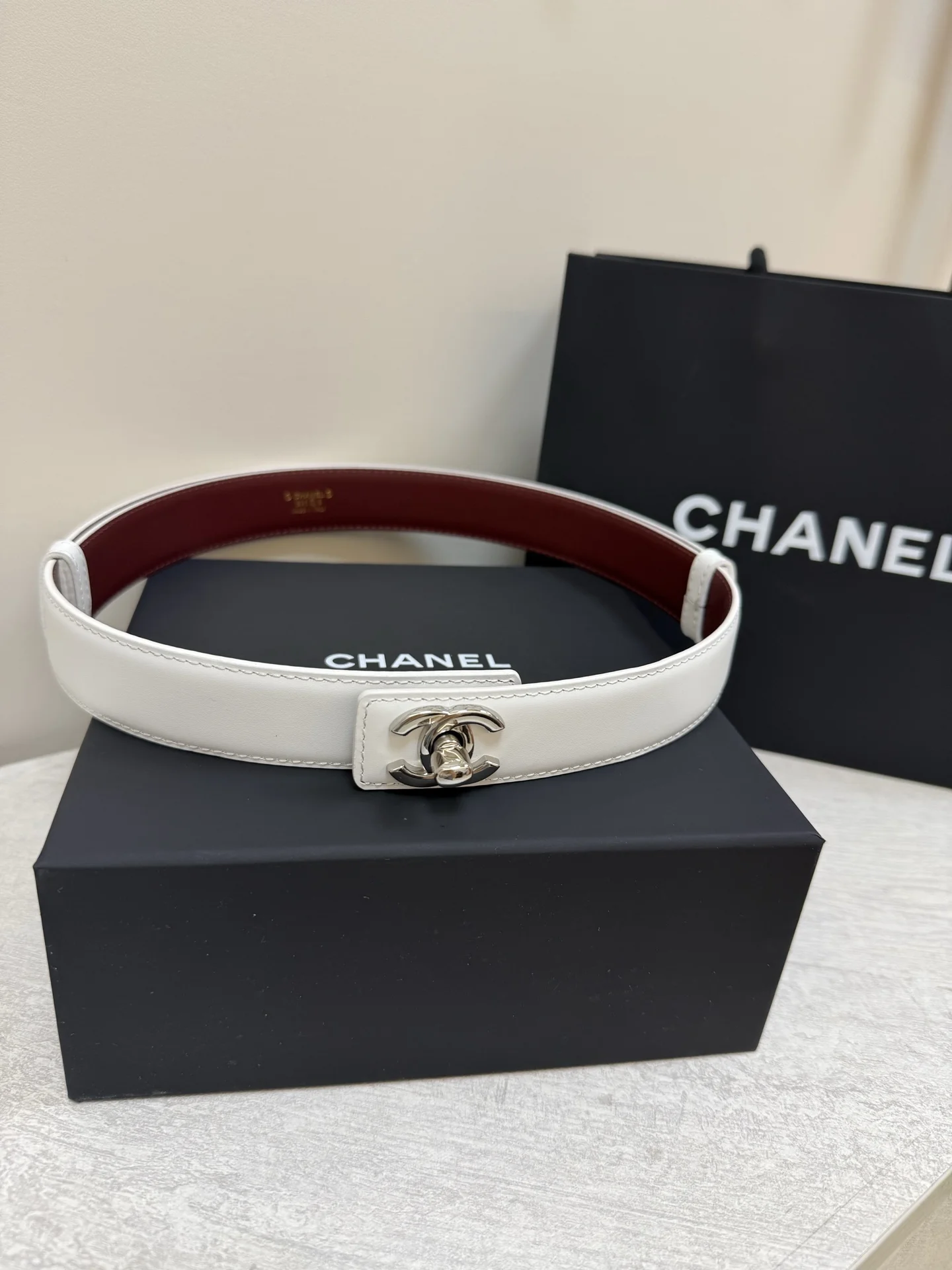 CHANEL Belts Leather White-Red A90202609070184 - Image 2