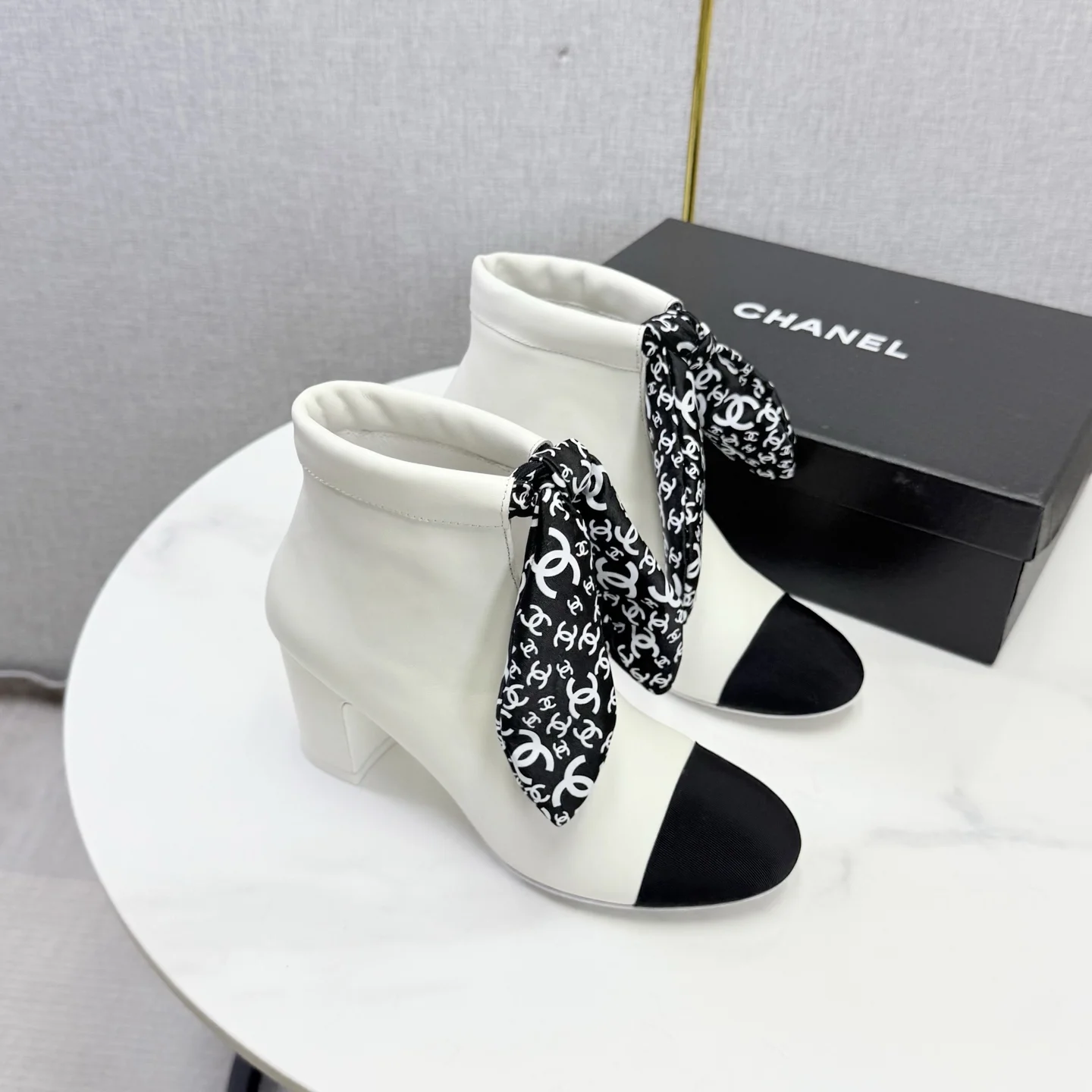 CHANEL Booties Calfskin Leather White-Black EU35-39 C40202609110594 - Image 5