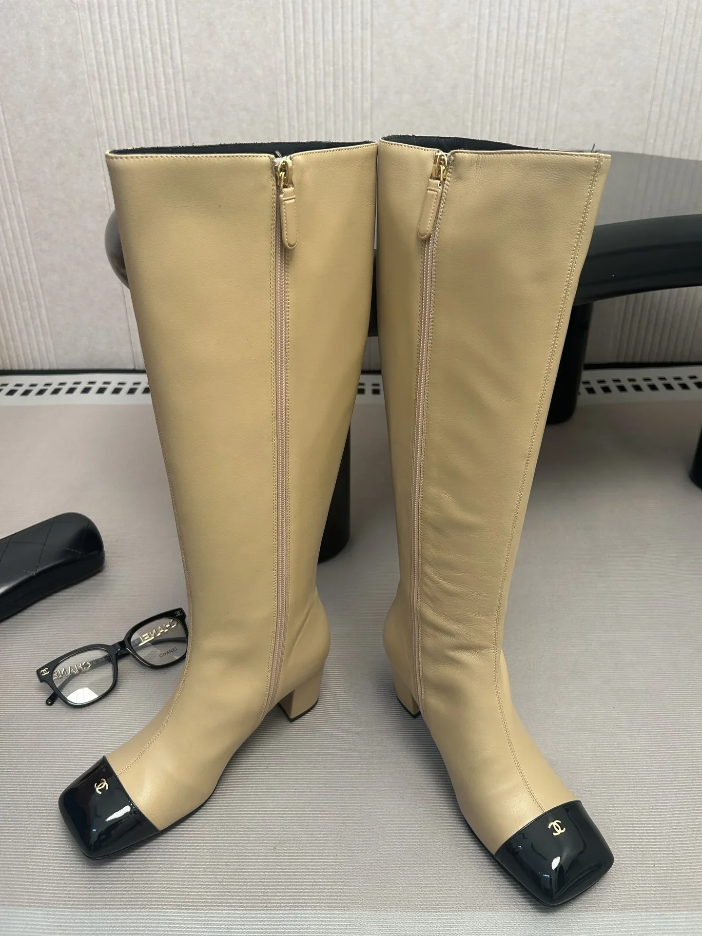 CHANEL Boots Leather Beige-Black EU35-39 E10202609111990 - Image 3