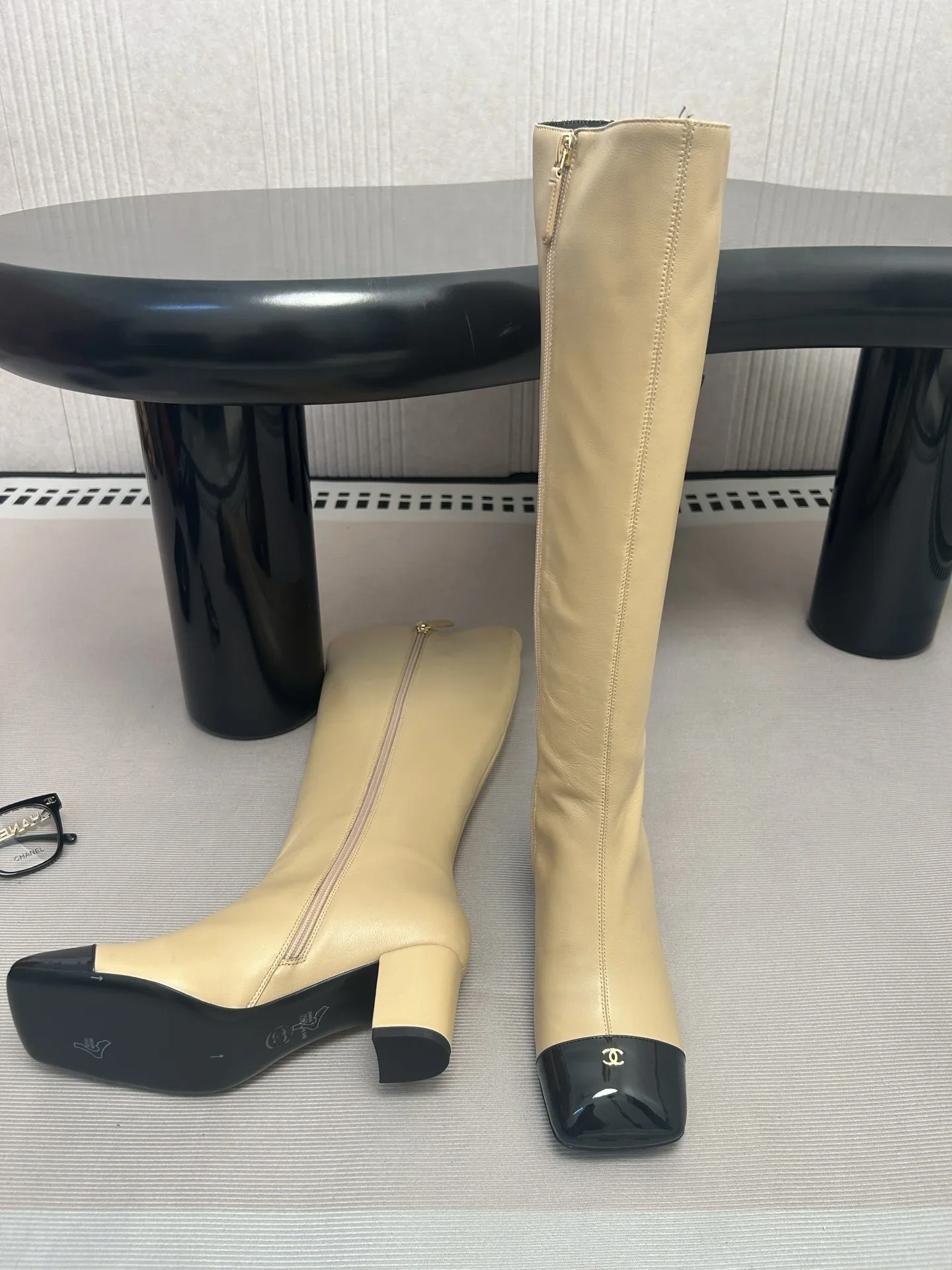 CHANEL Boots Leather Beige-Black EU35-39 E10202609111990 - Image 4