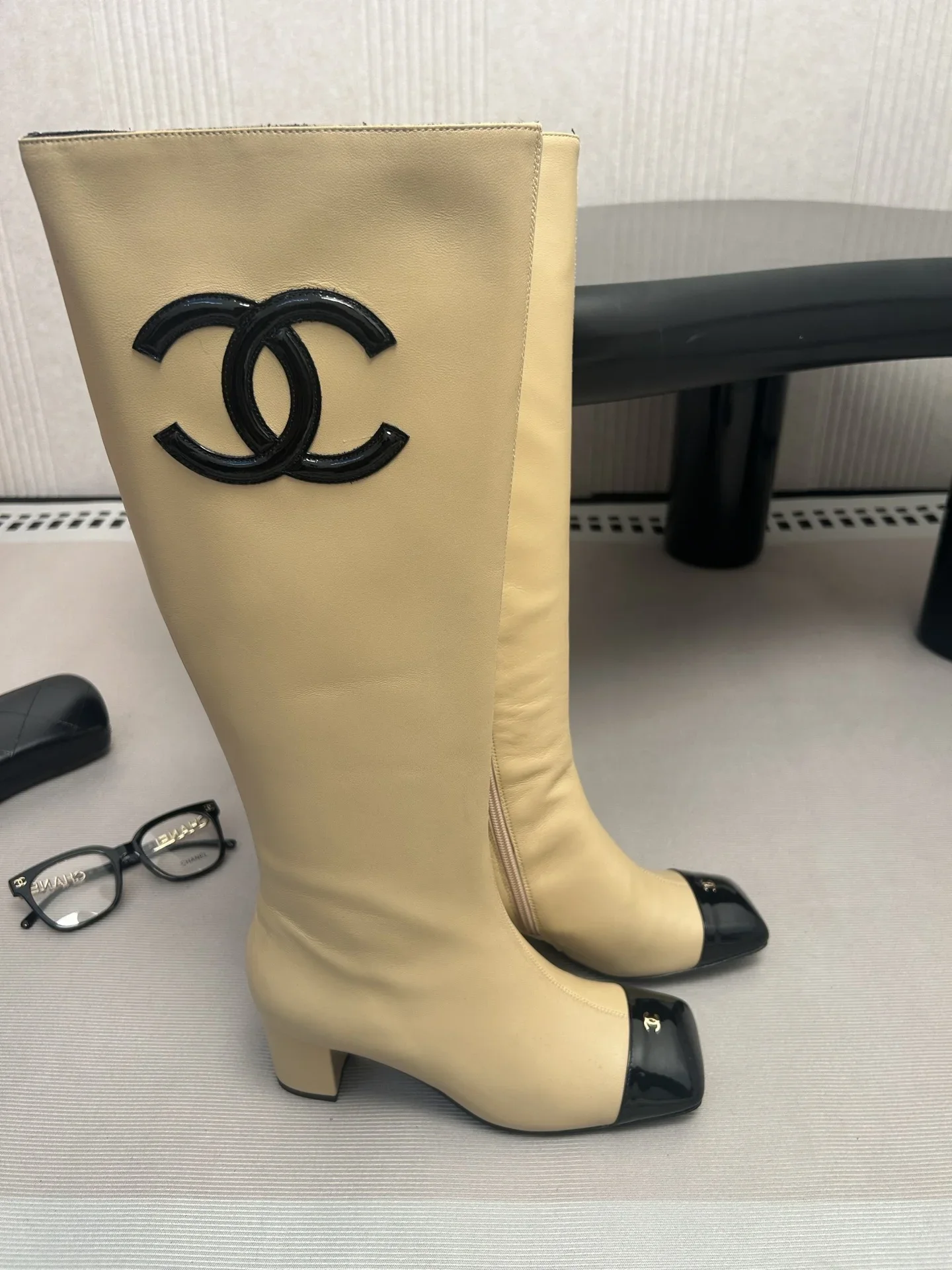 CHANEL Boots Leather Beige-Black EU35-39 E10202609111990 - Image 6