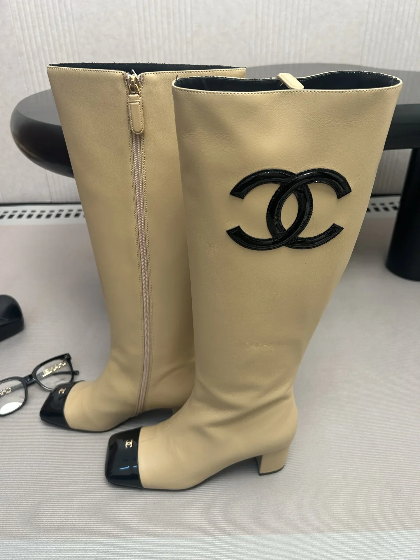 CHANEL Boots Leather Beige-Black EU35-39 E10202609111990 - Image 7