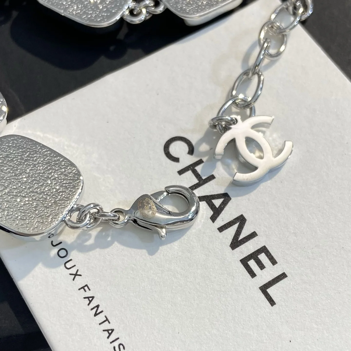 CHANEL Bracelets Crystal Resin One Size G0202609070064 - Image 7