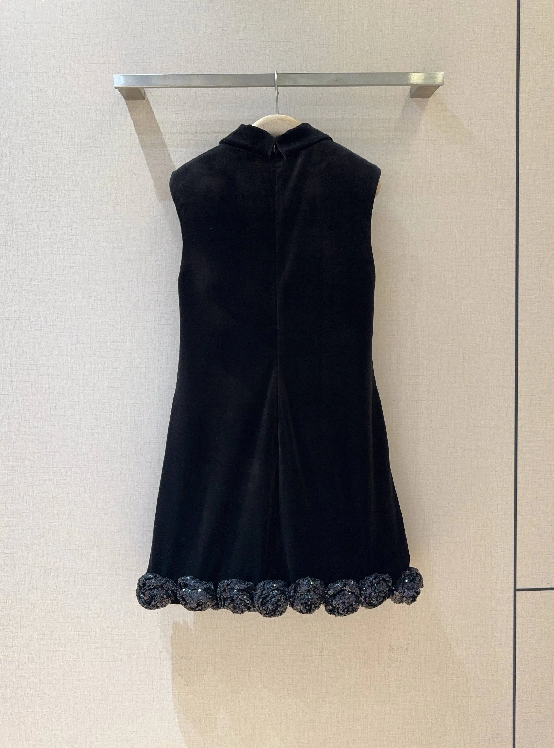 CHANEL Dresses Velvet Fabric Black S-XL C40202609060131 - Image 4