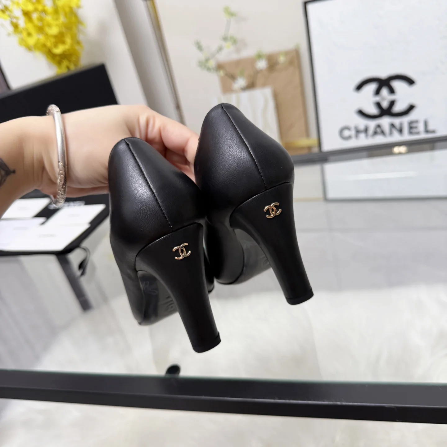 CHANEL Flats Black-Turquoise B70202609110268 - Image 4