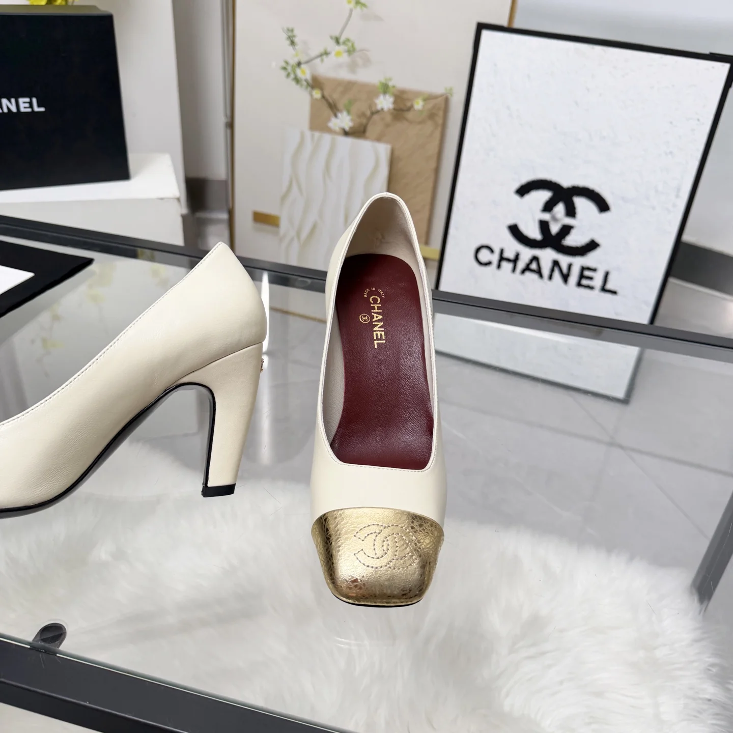 CHANEL Flats Cream-Gold B70202609110269 - Image 4