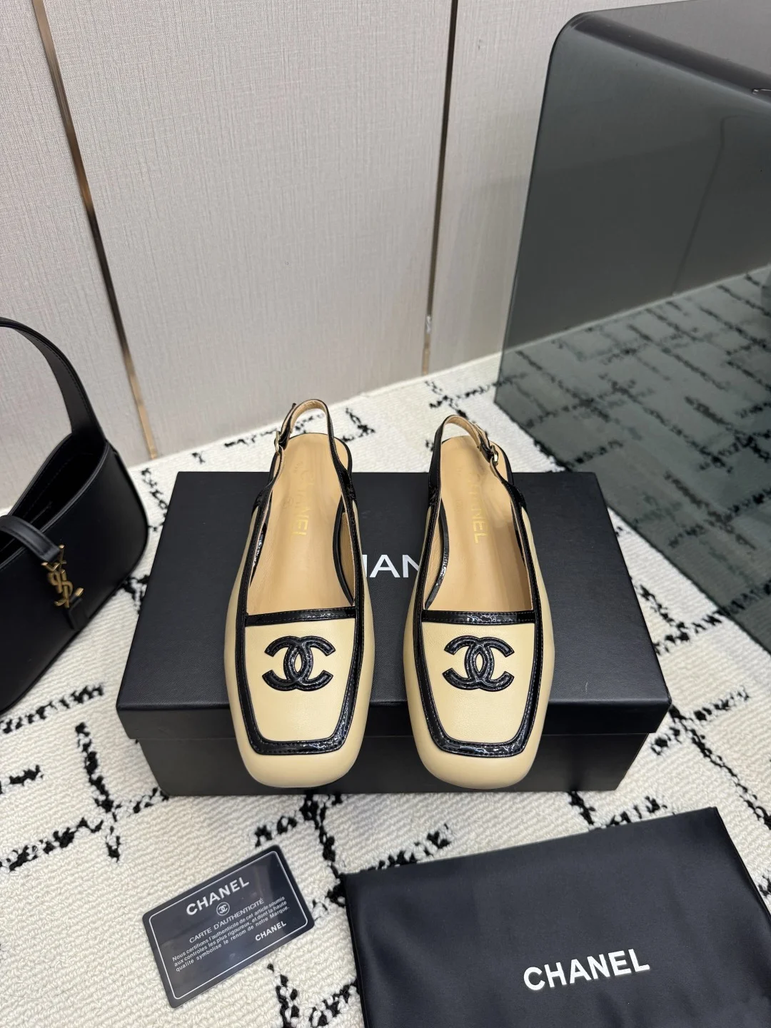 CHANEL Flats Leather Beige-Black EU35-39 B70202609110299