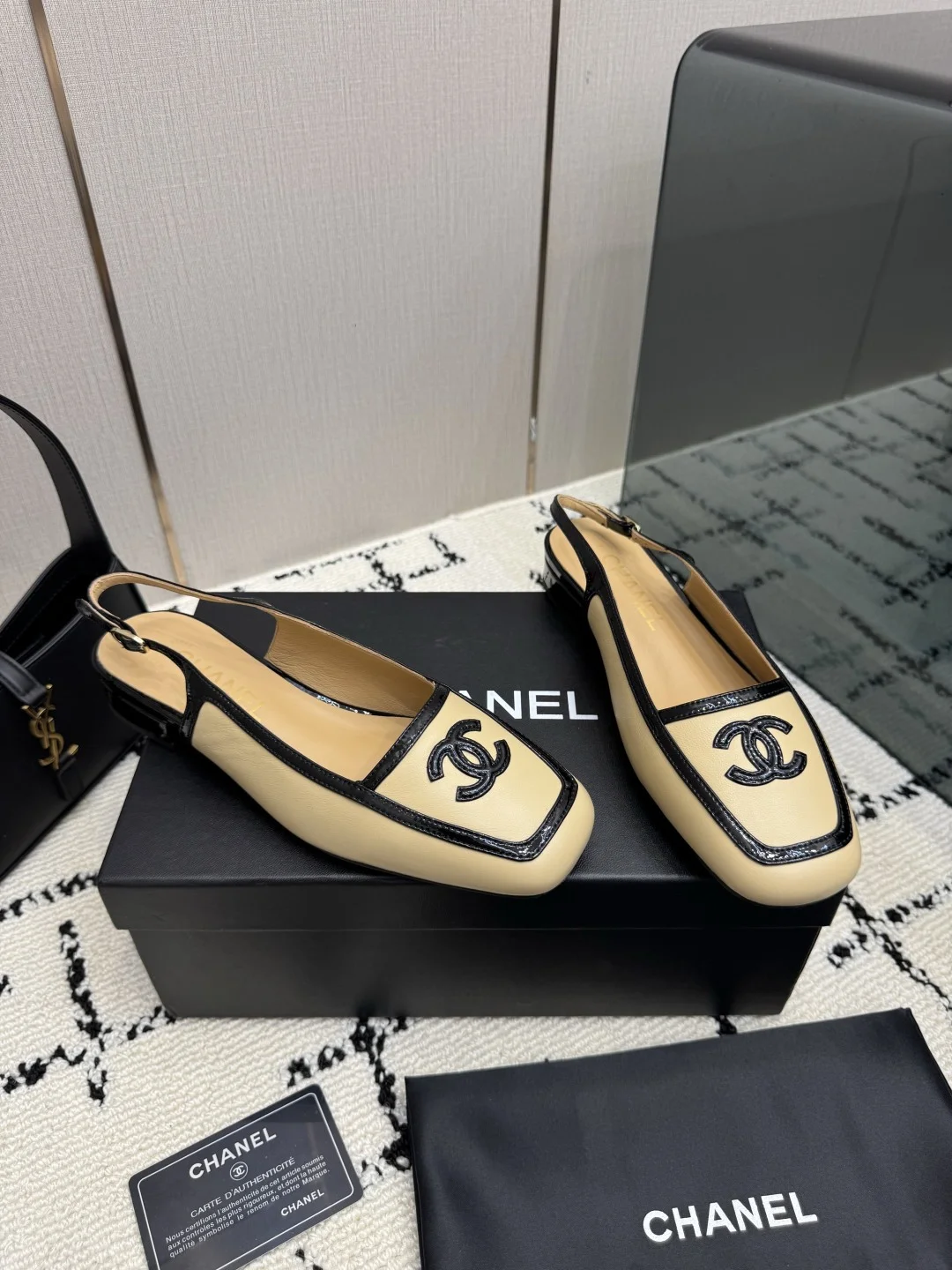 CHANEL Flats Leather Beige-Black EU35-39 B70202609110299 - Image 2