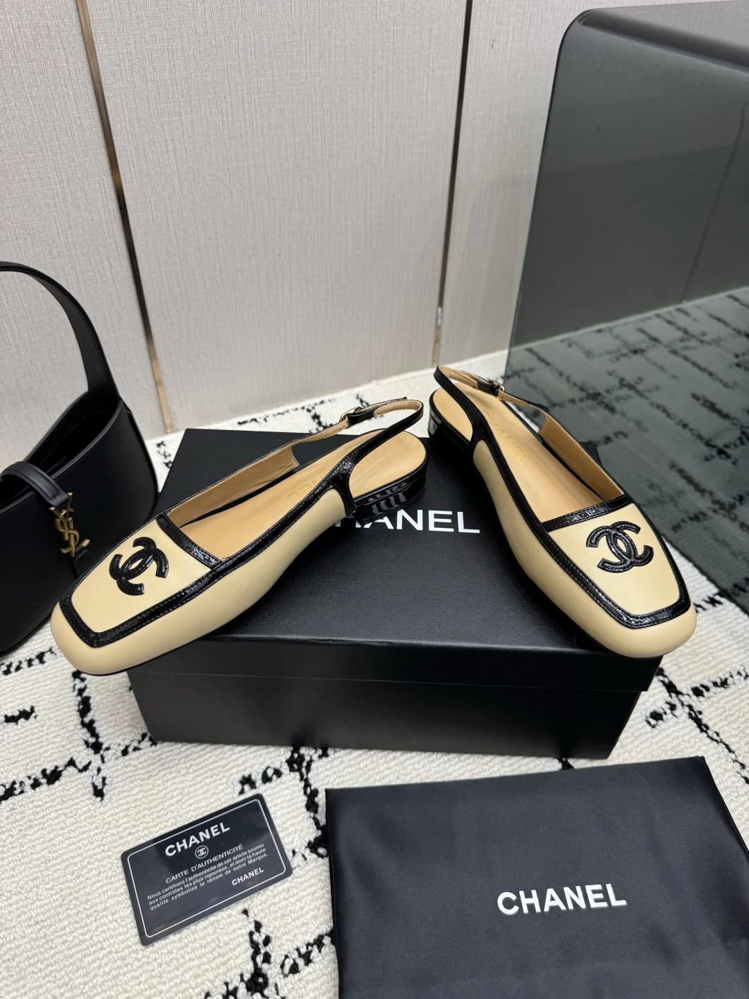 CHANEL Flats Leather Beige-Black EU35-39 B70202609110299 - Image 3