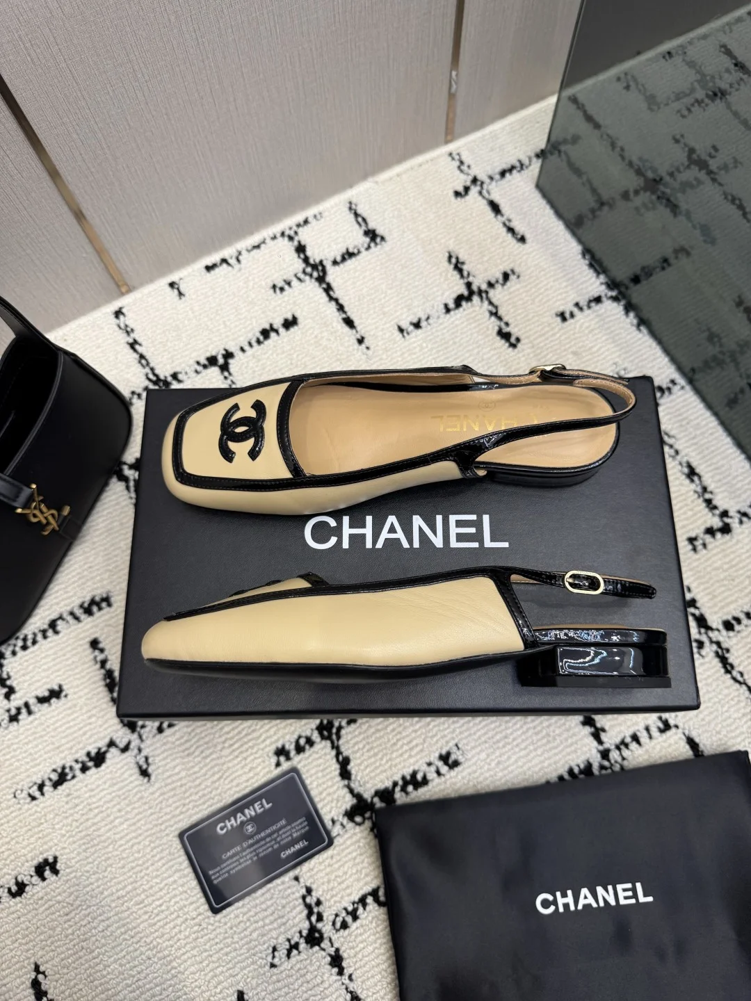 CHANEL Flats Leather Beige-Black EU35-39 B70202609110299 - Image 5
