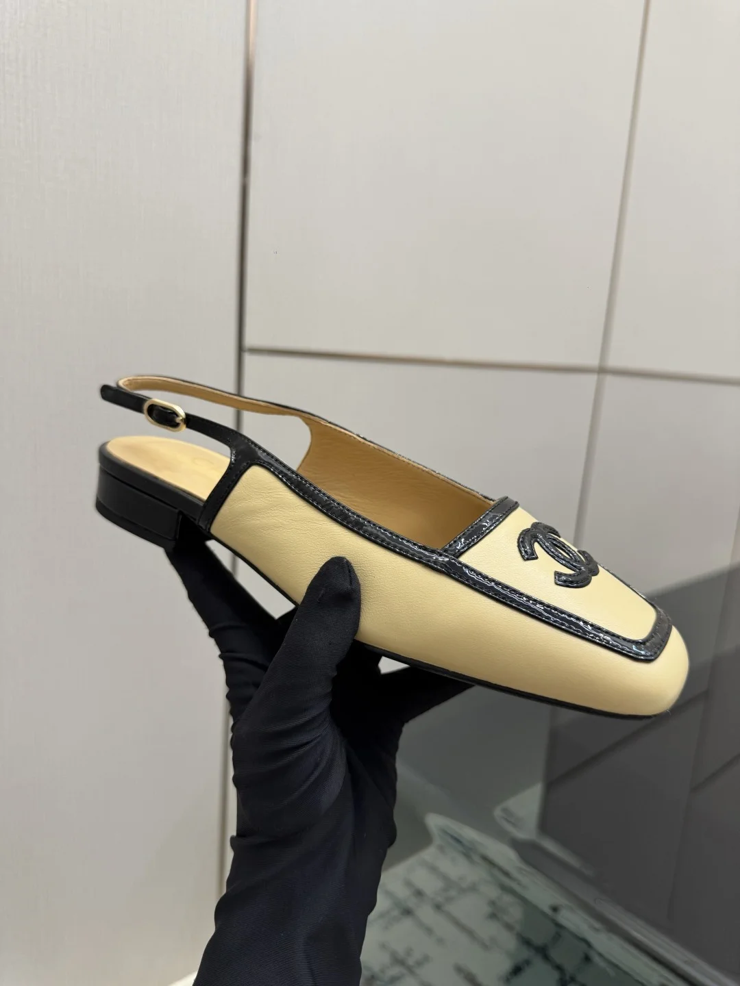 CHANEL Flats Leather Beige-Black EU35-39 B70202609110299 - Image 7
