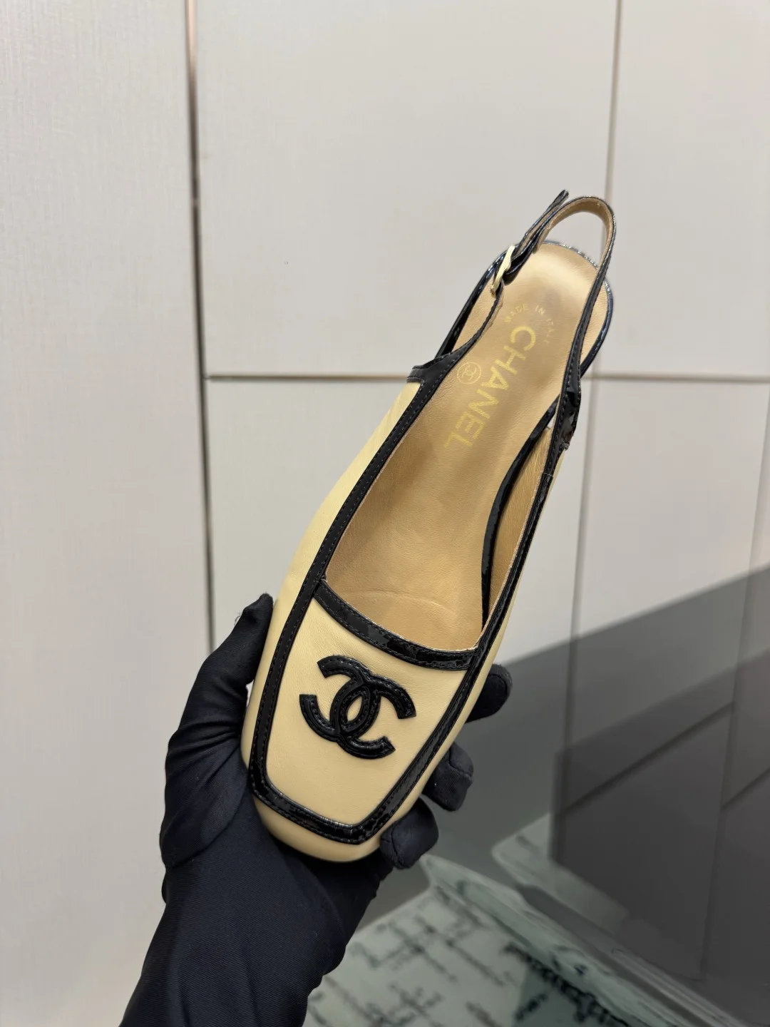 CHANEL Flats Leather Beige-Black EU35-39 B70202609110299 - Image 8