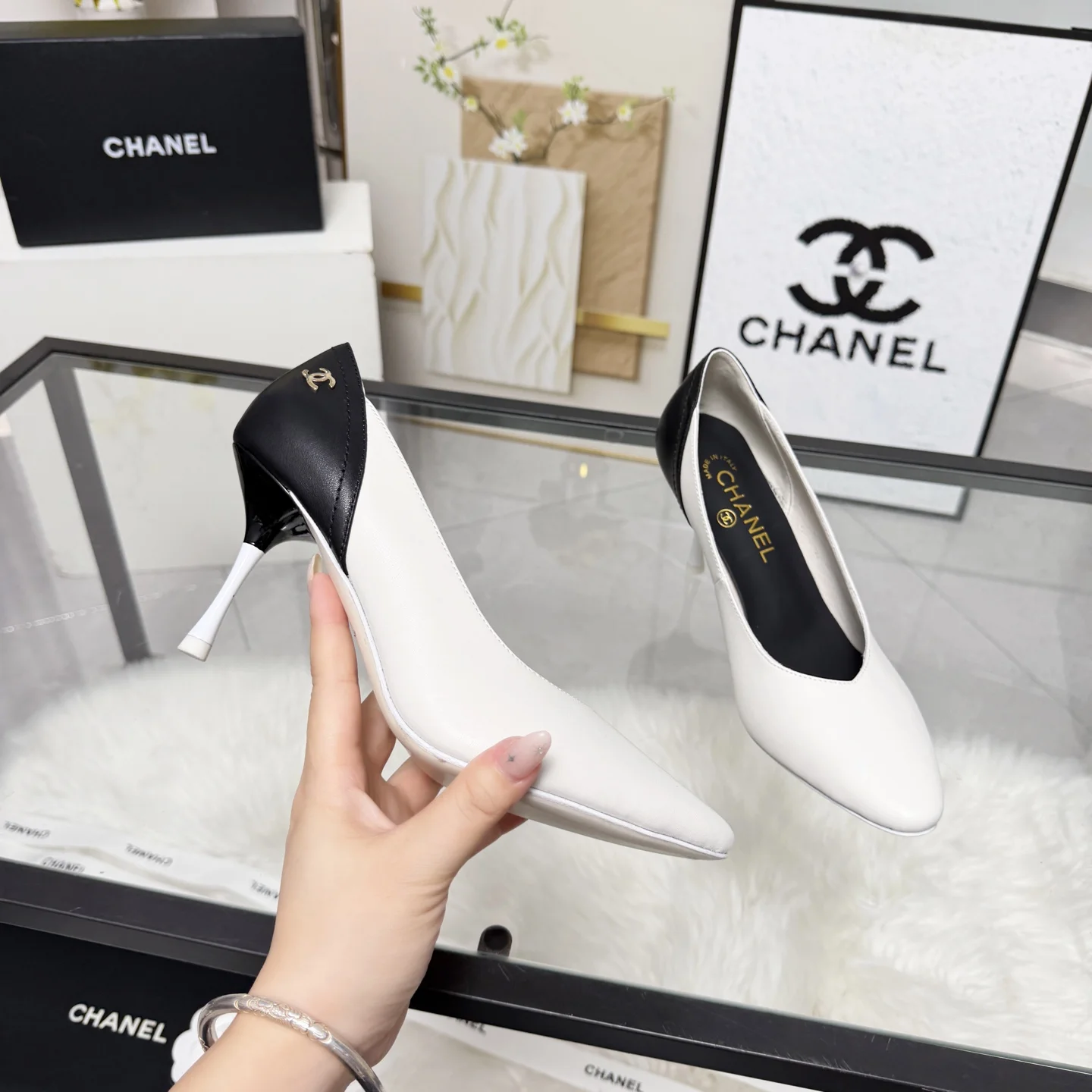 CHANEL Flats Leather Black-White EU35-41 B60202609110254