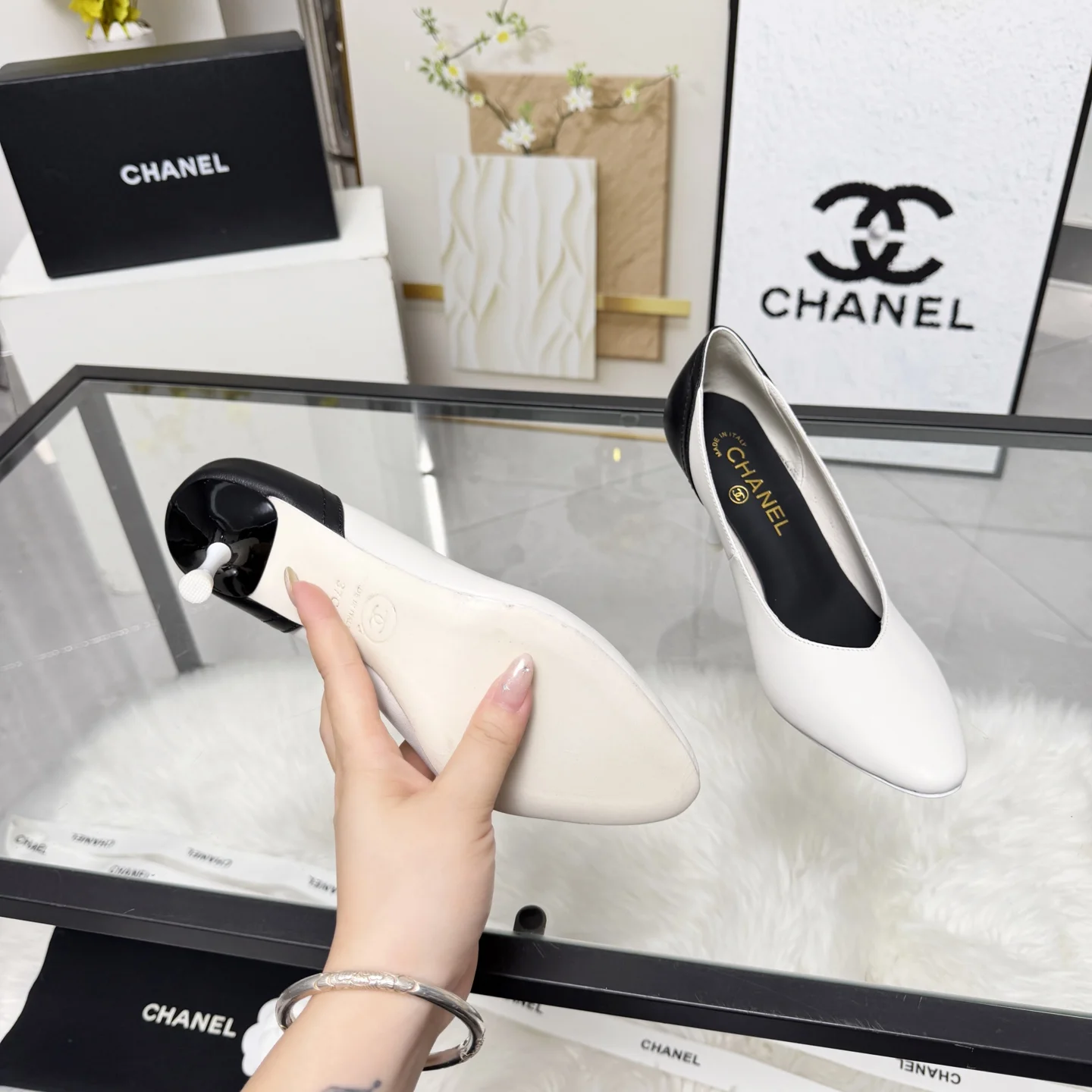 CHANEL Flats Leather Black-White EU35-41 B60202609110254 - Image 9