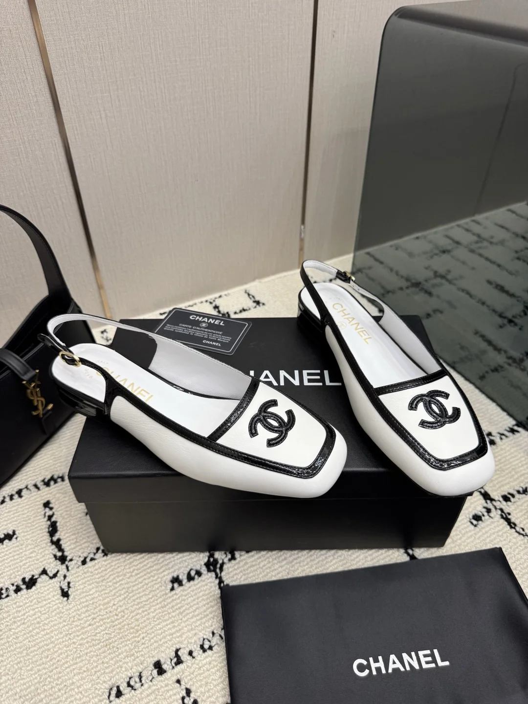 CHANEL Flats White-Black B70202609110298 - Image 2
