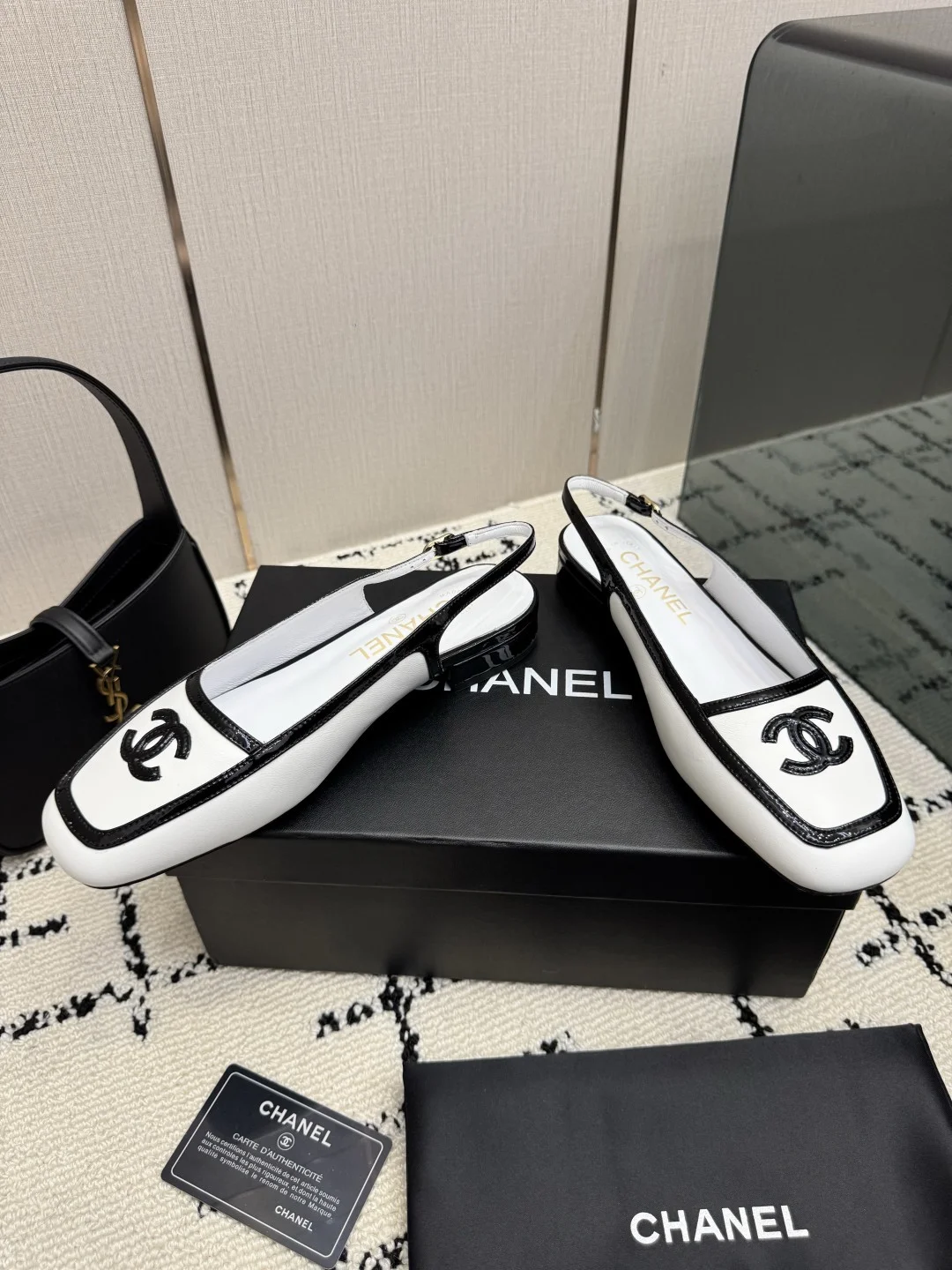 CHANEL Flats White-Black B70202609110298 - Image 3