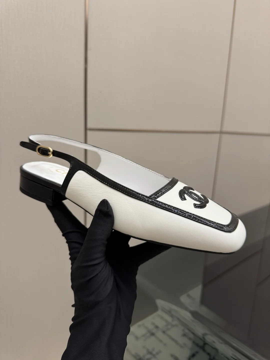CHANEL Flats White-Black B70202609110298 - Image 7