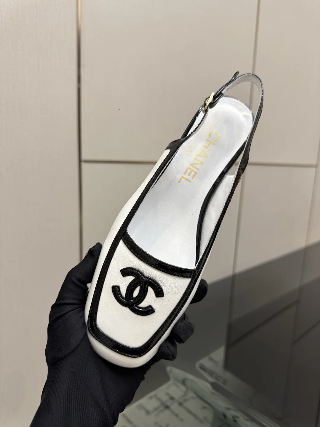 CHANEL Flats White-Black B70202609110298 - Image 8