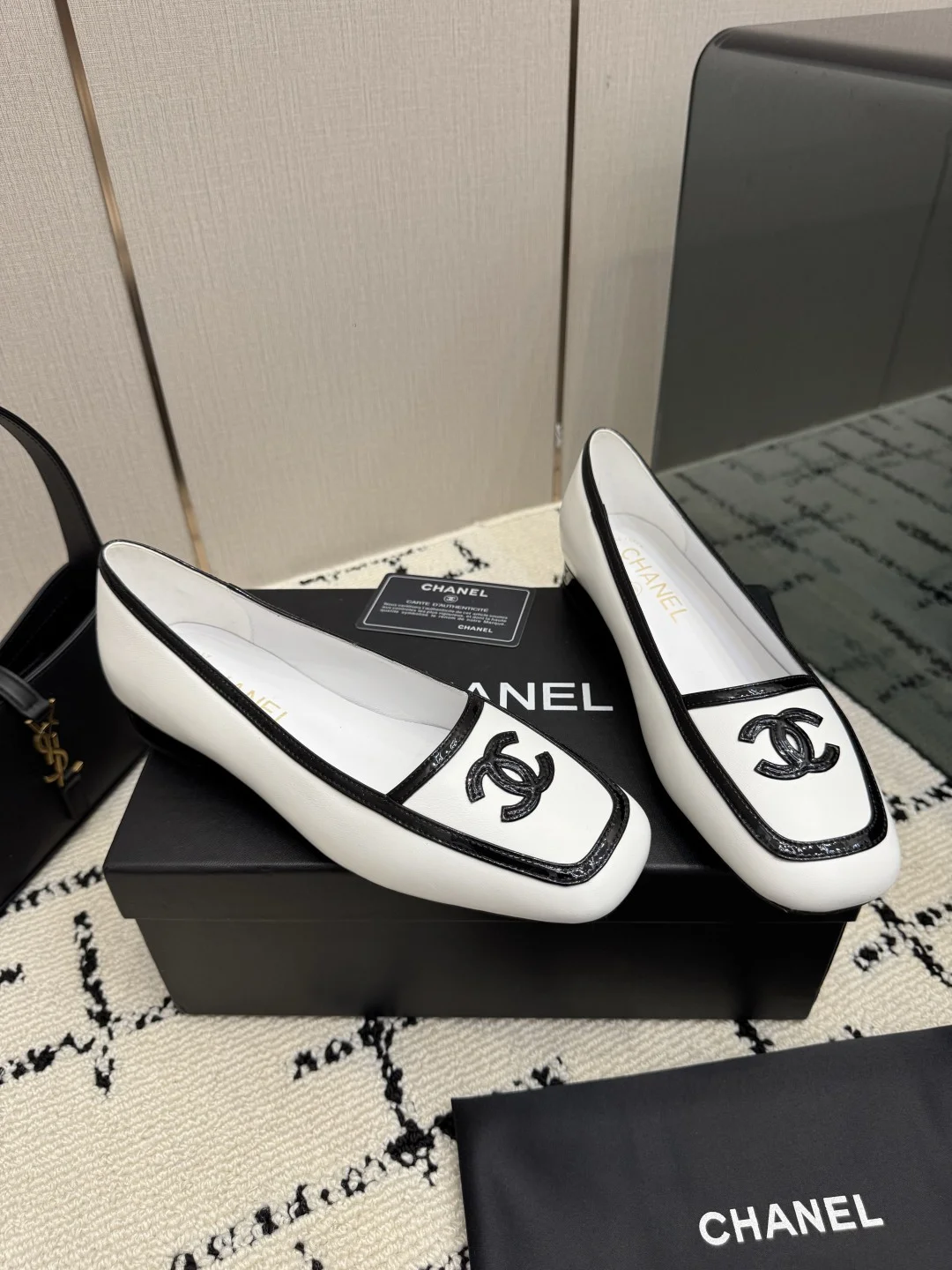 CHANEL Flats White-Black B70202609110301 - Image 2
