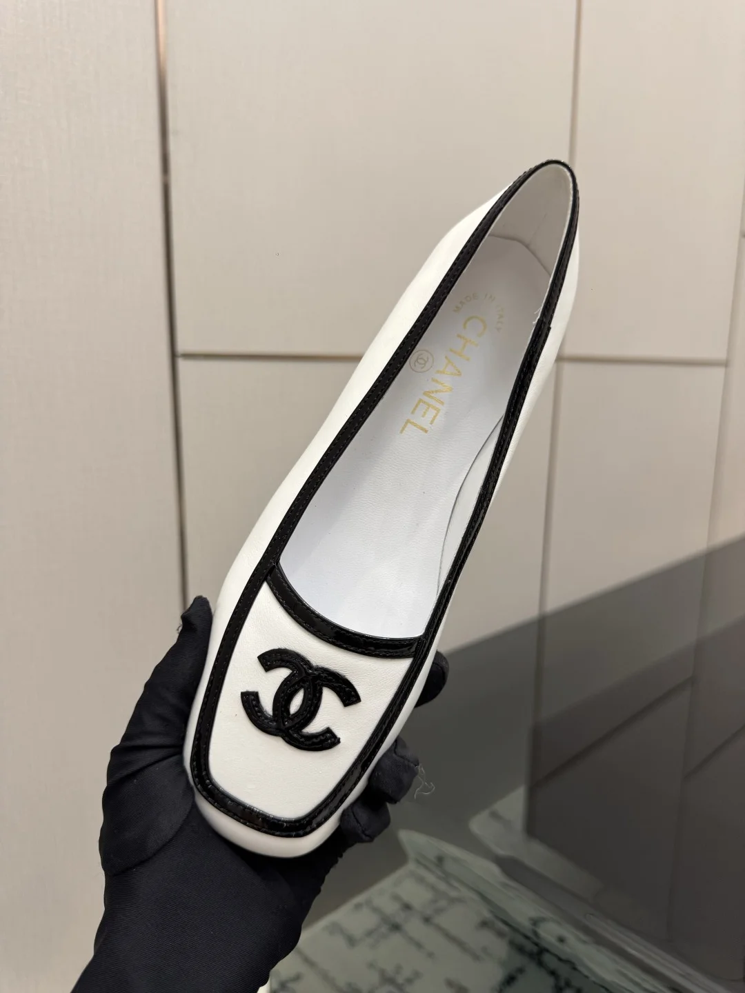 CHANEL Flats White-Black B70202609110301 - Image 9