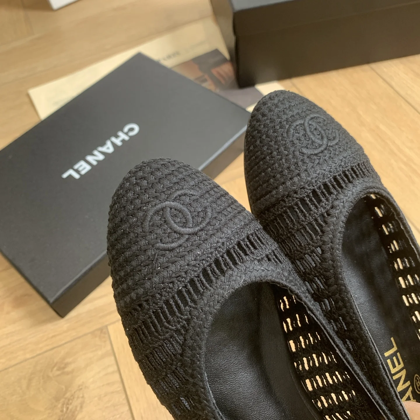 CHANEL Flats Woven Raffia Black EU35-40 B40202609110235 - Image 3