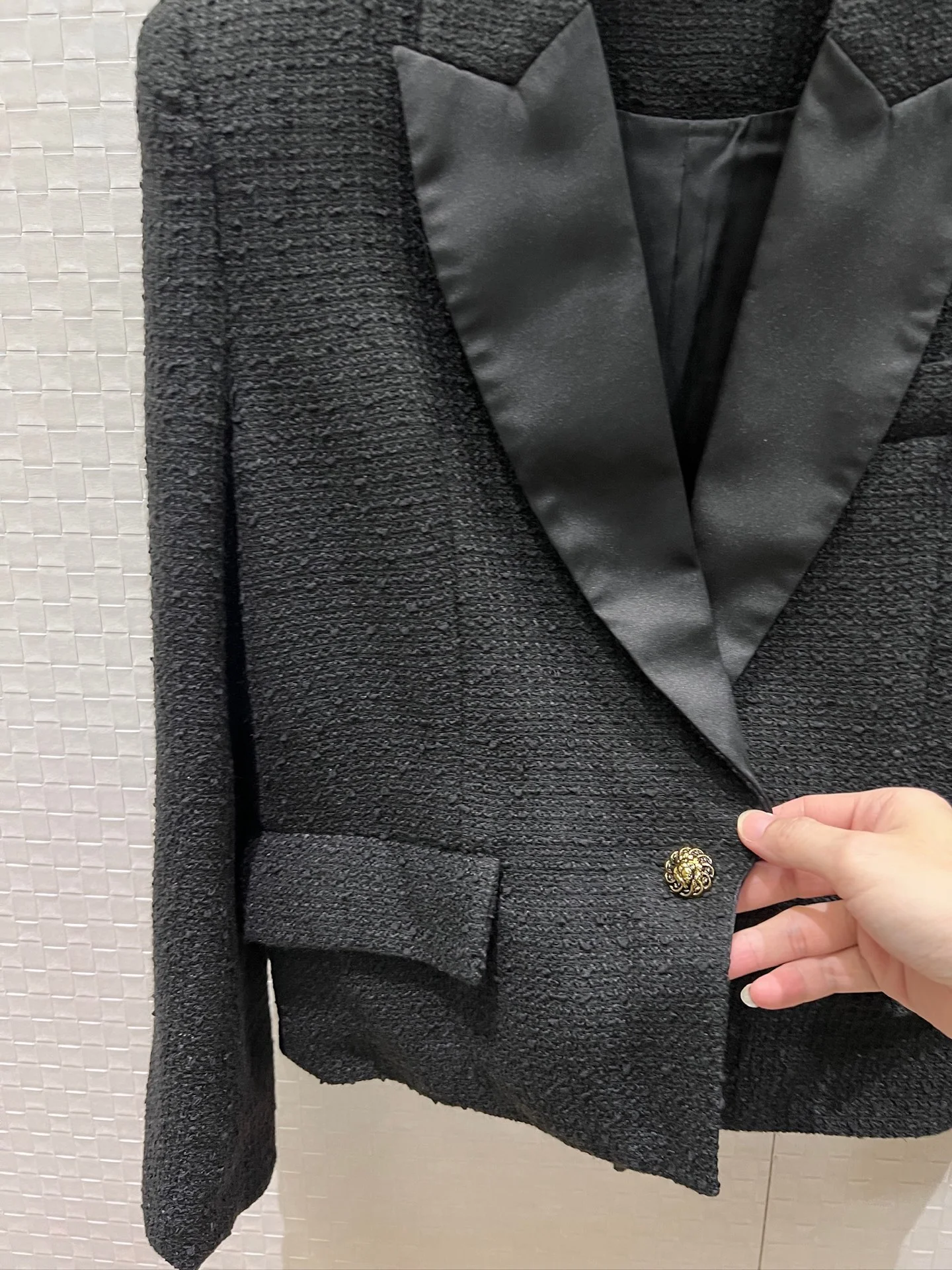 CHANEL Jackets Black-Gold S-L C10202609062806 - Image 3