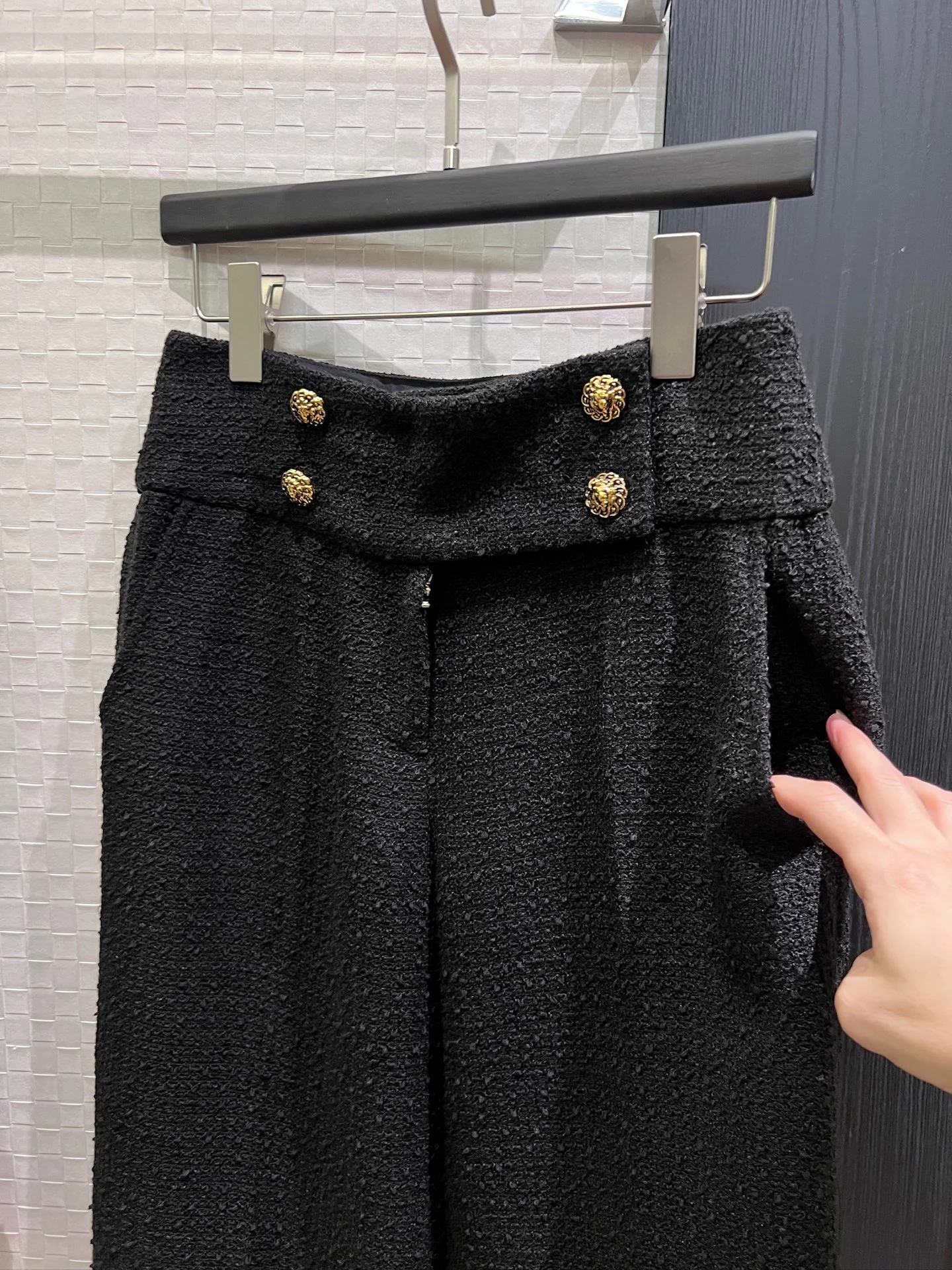 CHANEL Jackets Black-Gold S-L C10202609062806 - Image 7