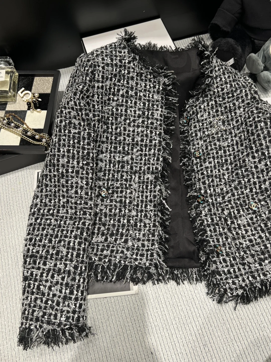 CHANEL Jackets Black-White S-L C95202609060335 - Image 2