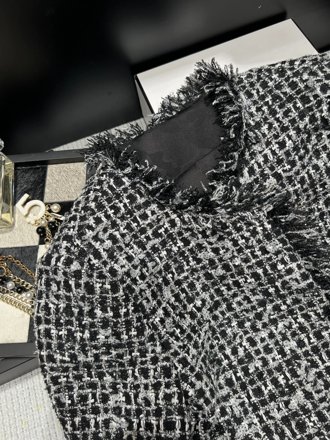 CHANEL Jackets Black-White S-L C95202609060335 - Image 3