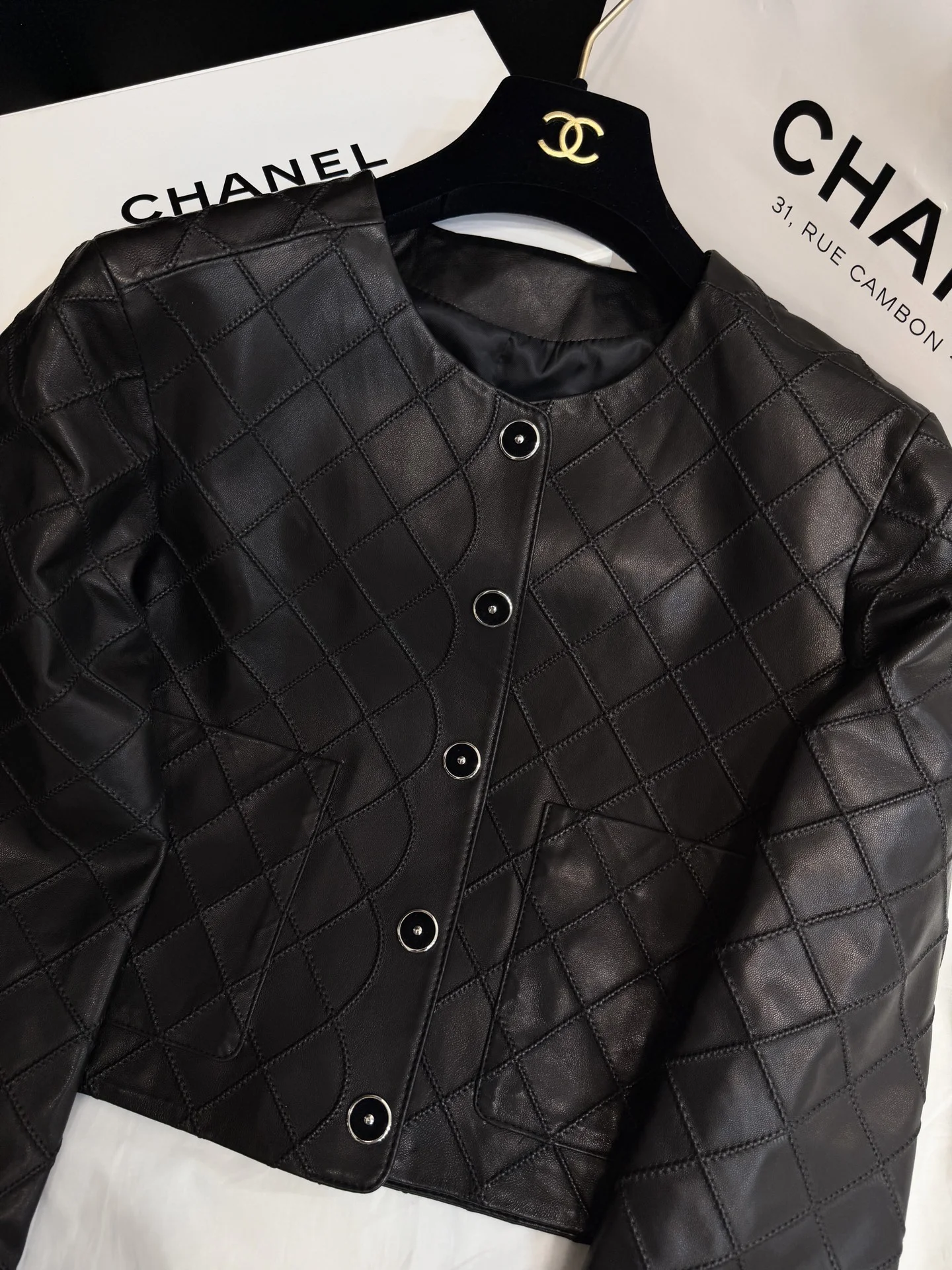 CHANEL Jackets Leather Black S-M-L H40202609061036 - Image 2