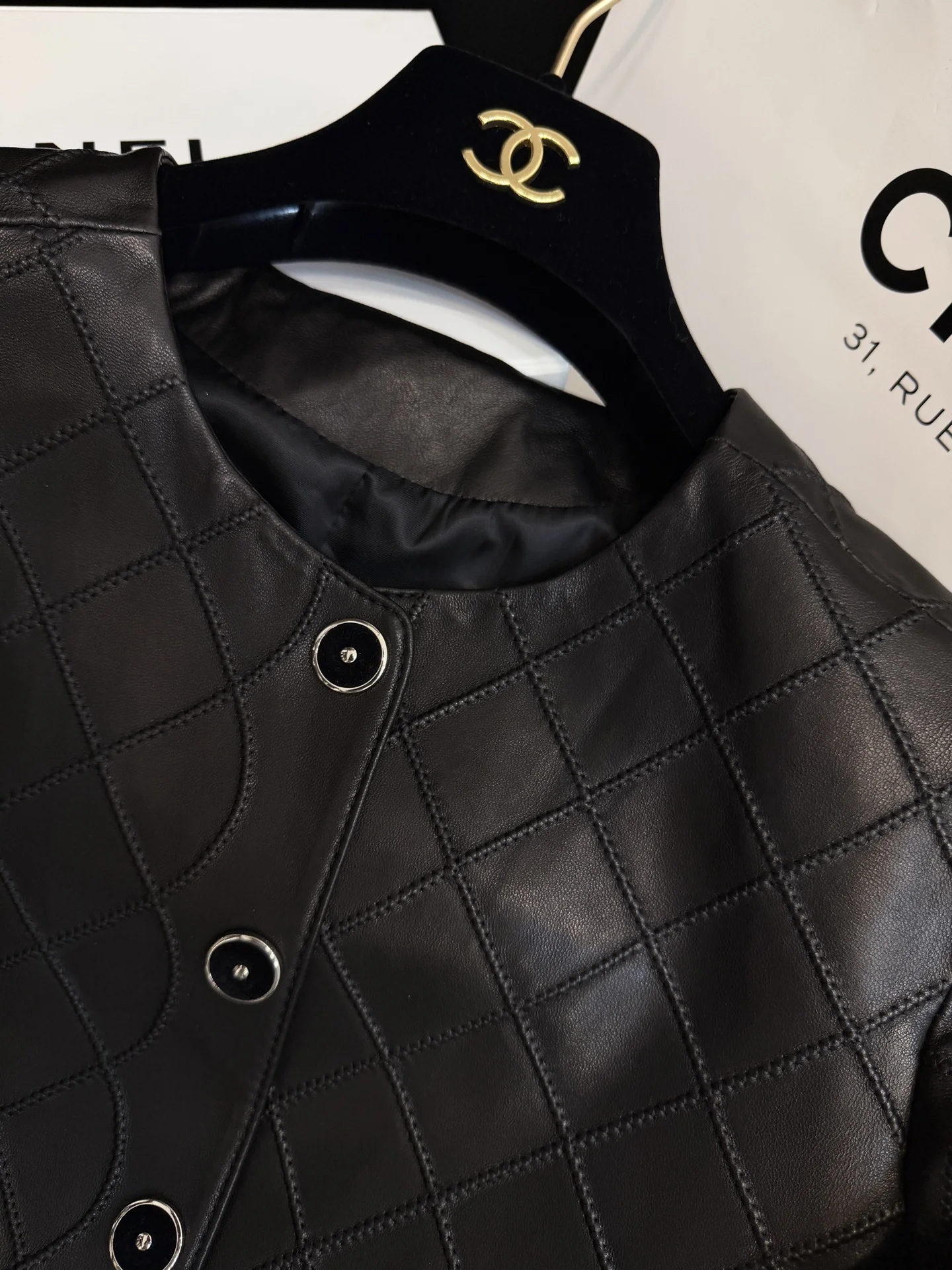 CHANEL Jackets Leather Black S-M-L H40202609061036 - Image 3