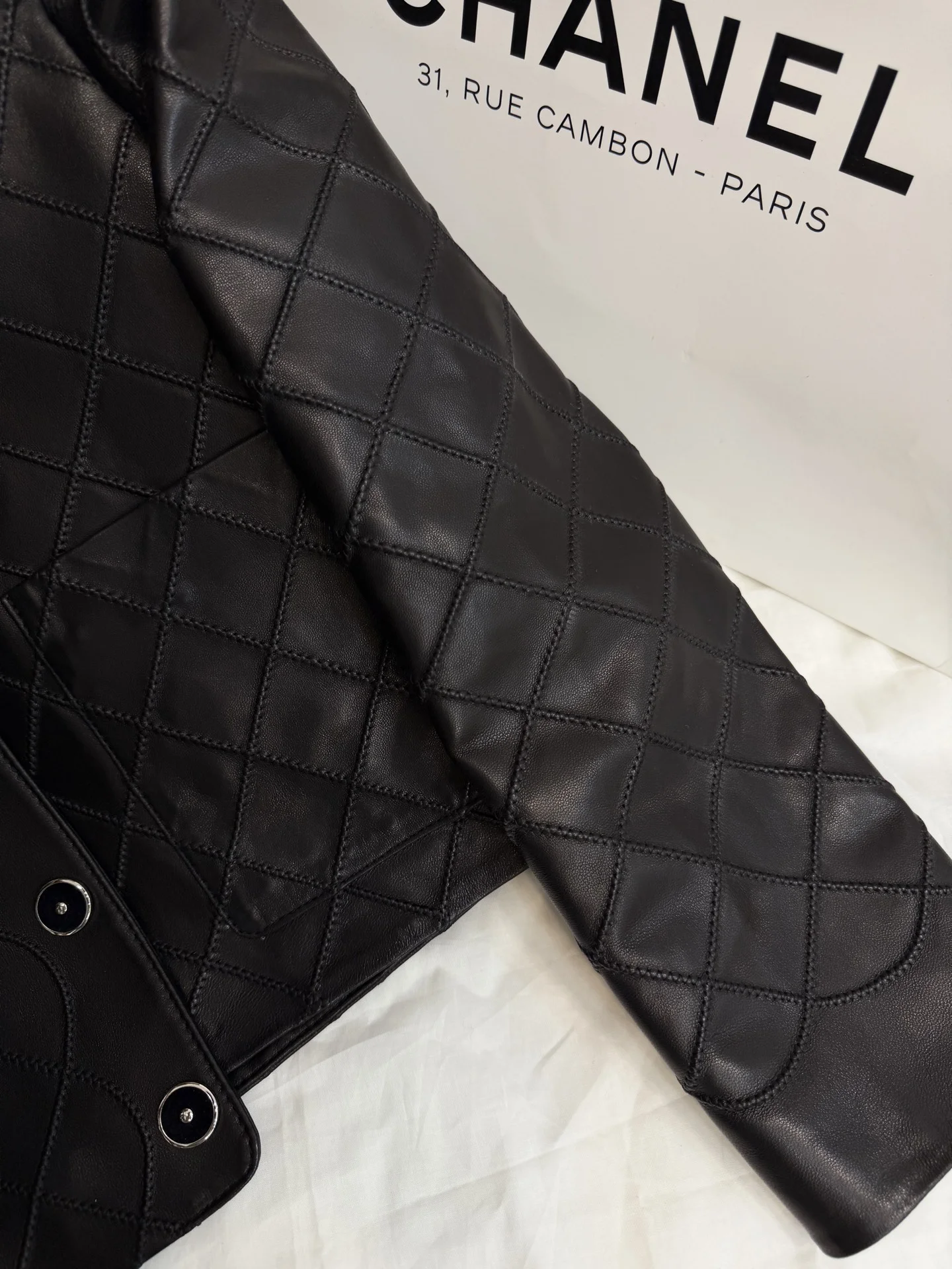 CHANEL Jackets Leather Black S-M-L H40202609061036 - Image 5