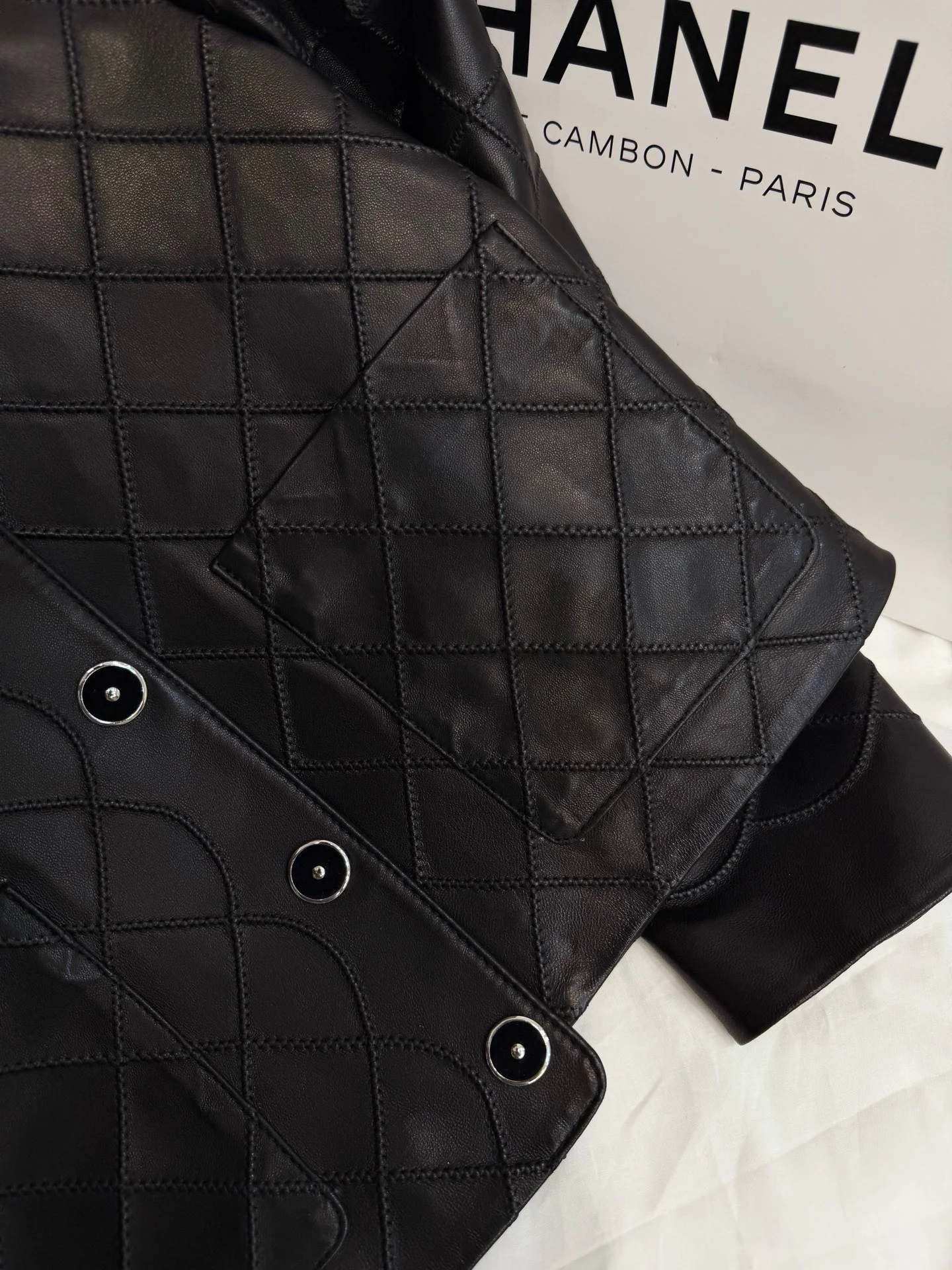 CHANEL Jackets Leather Black S-M-L H40202609061036 - Image 8