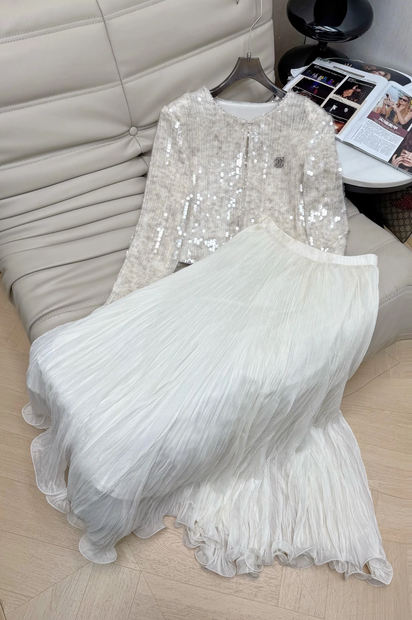 CHANEL Jackets Sequins White-Silver S-L B40202609061483