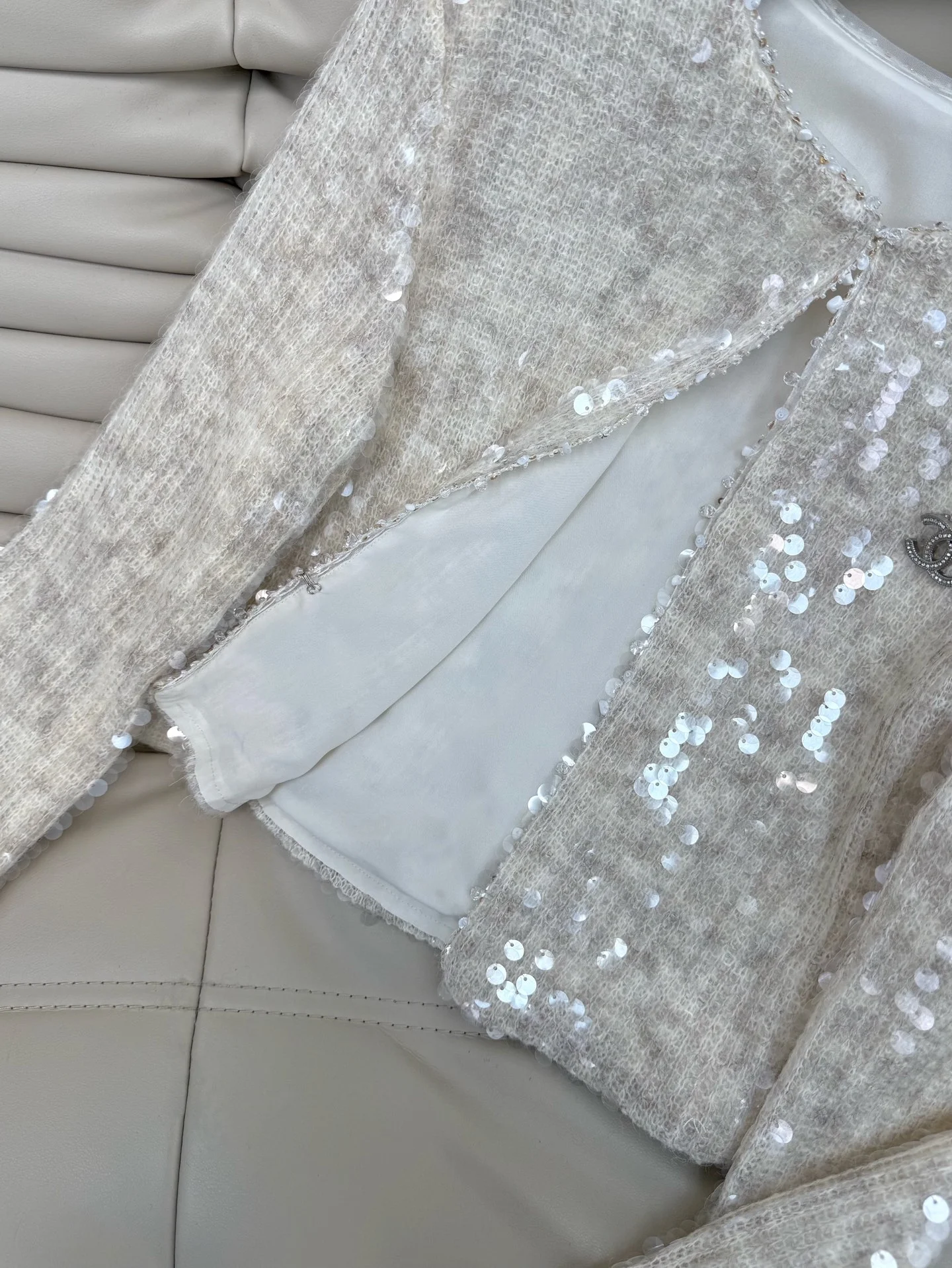 CHANEL Jackets Sequins White-Silver S-L B40202609061483 - Image 8