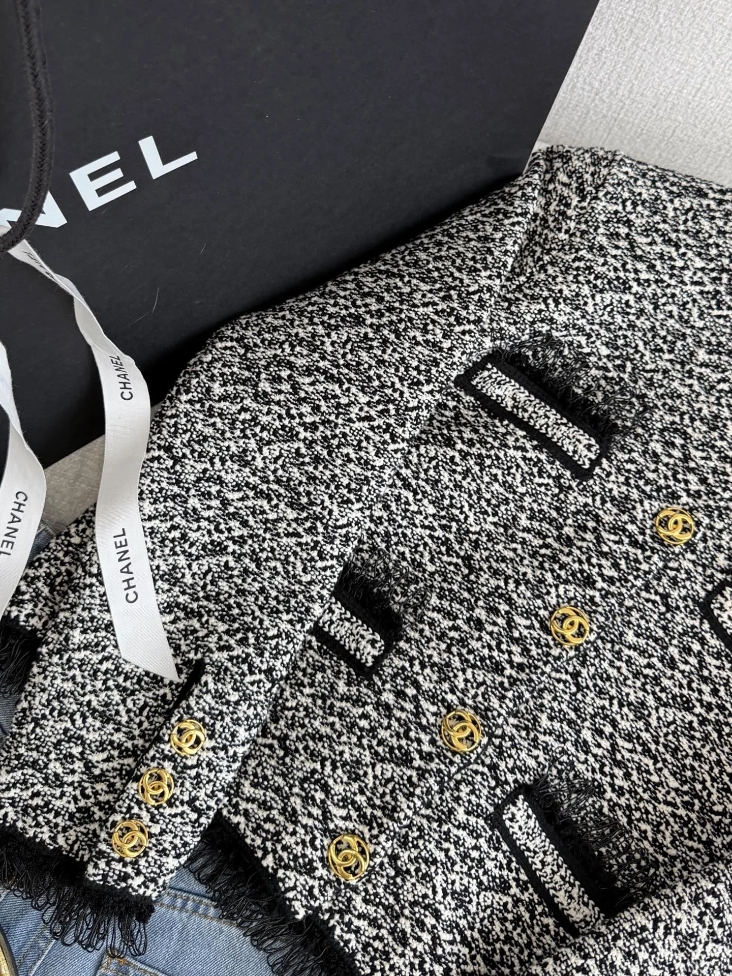 CHANEL Jackets Tweed Black-White-Gold S-L E65202609063092 - Image 3