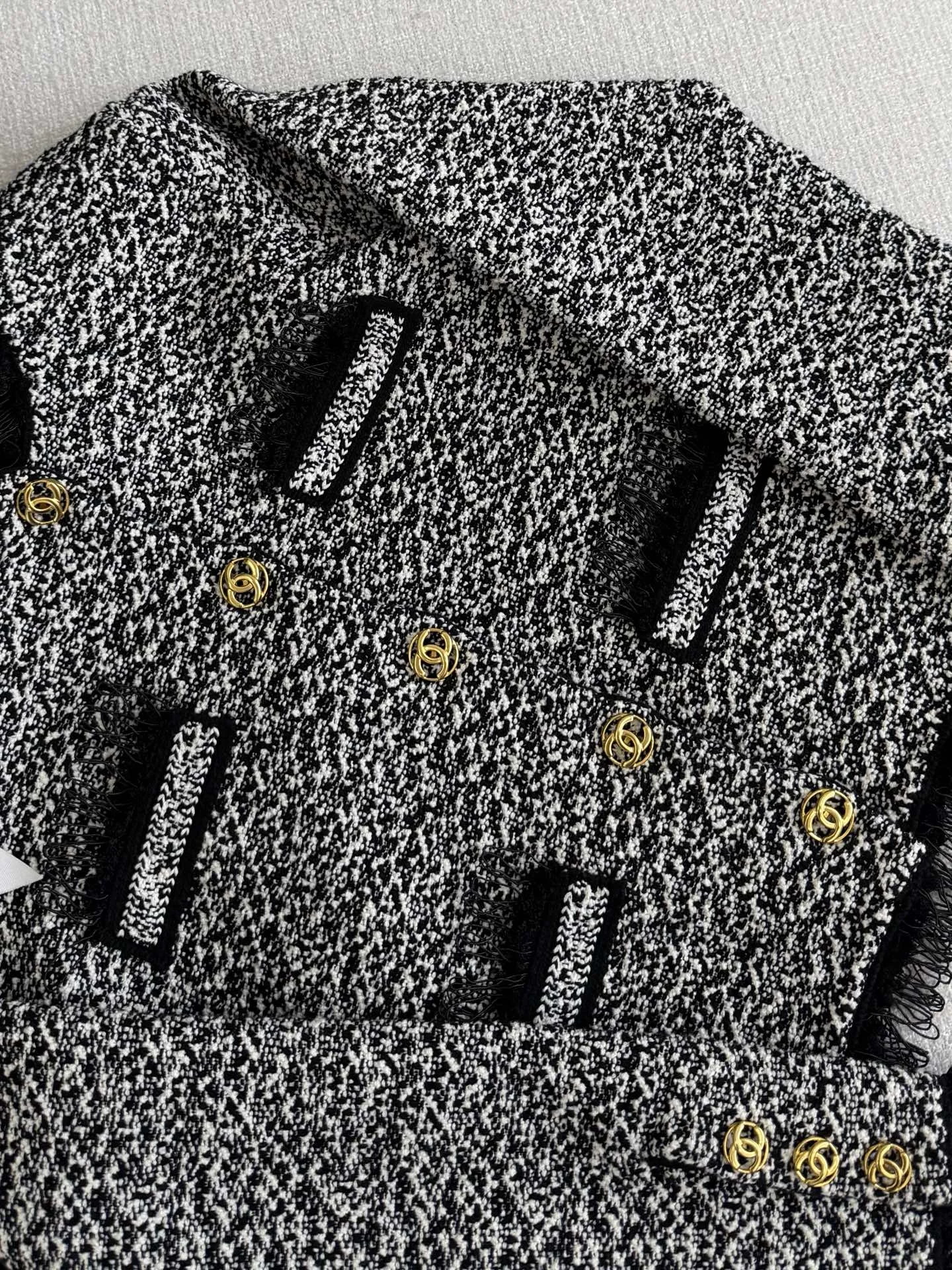 CHANEL Jackets Tweed Black-White-Gold S-L E65202609063092 - Image 5