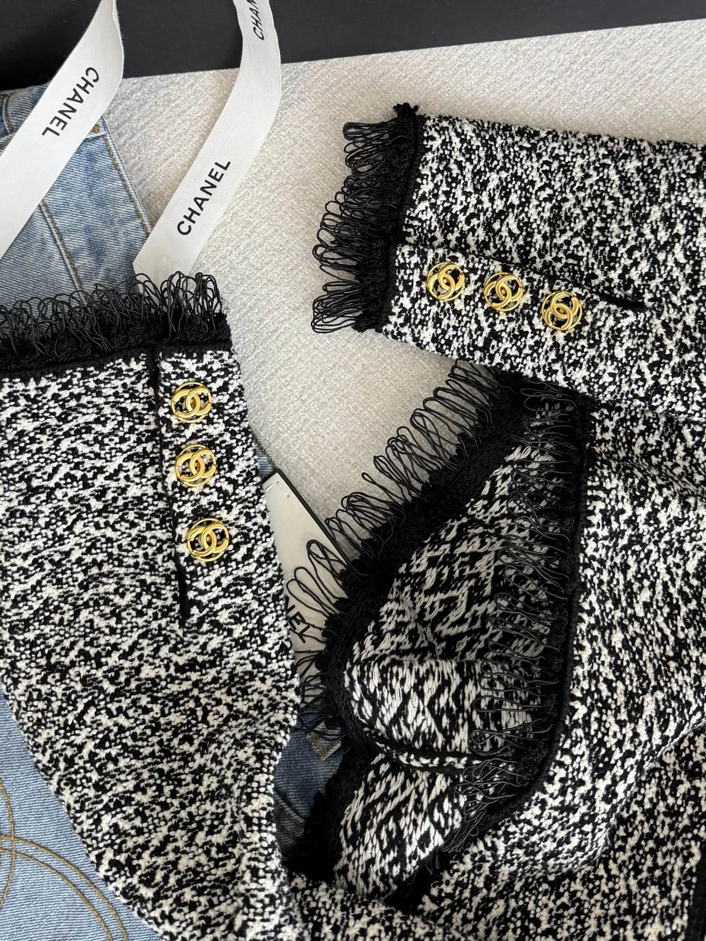 CHANEL Jackets Tweed Black-White-Gold S-L E65202609063092 - Image 8
