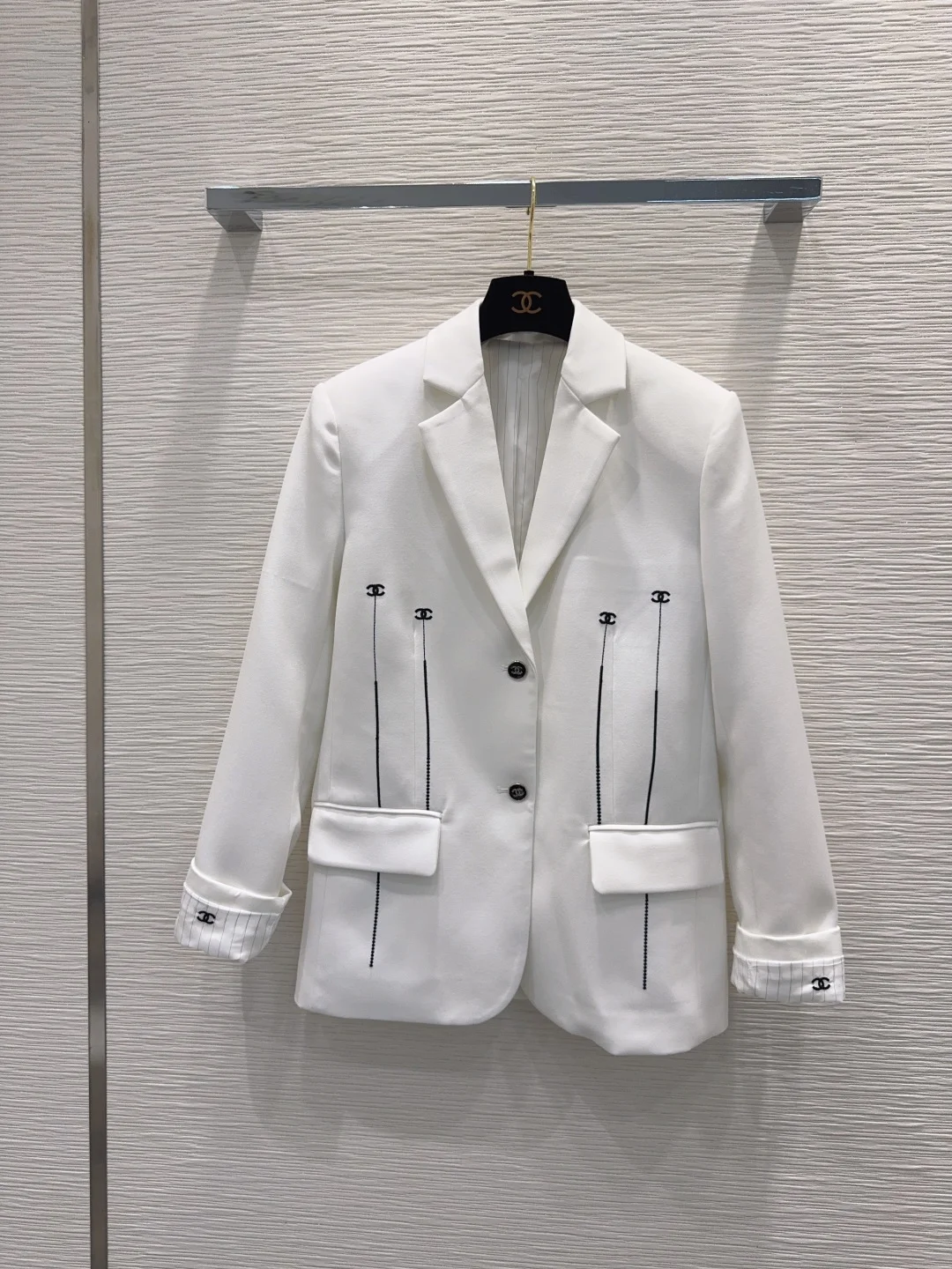 CHANEL Jackets White-Black S-M-L C85202609060908
