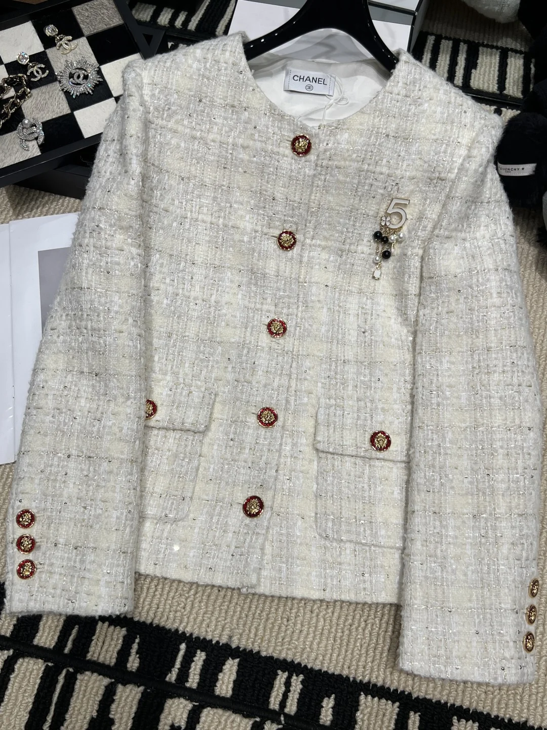 CHANEL Jackets White-Gold S-L D35202609061870