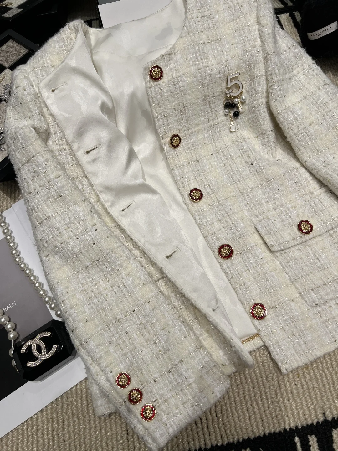 CHANEL Jackets White-Gold S-L D35202609061870 - Image 2
