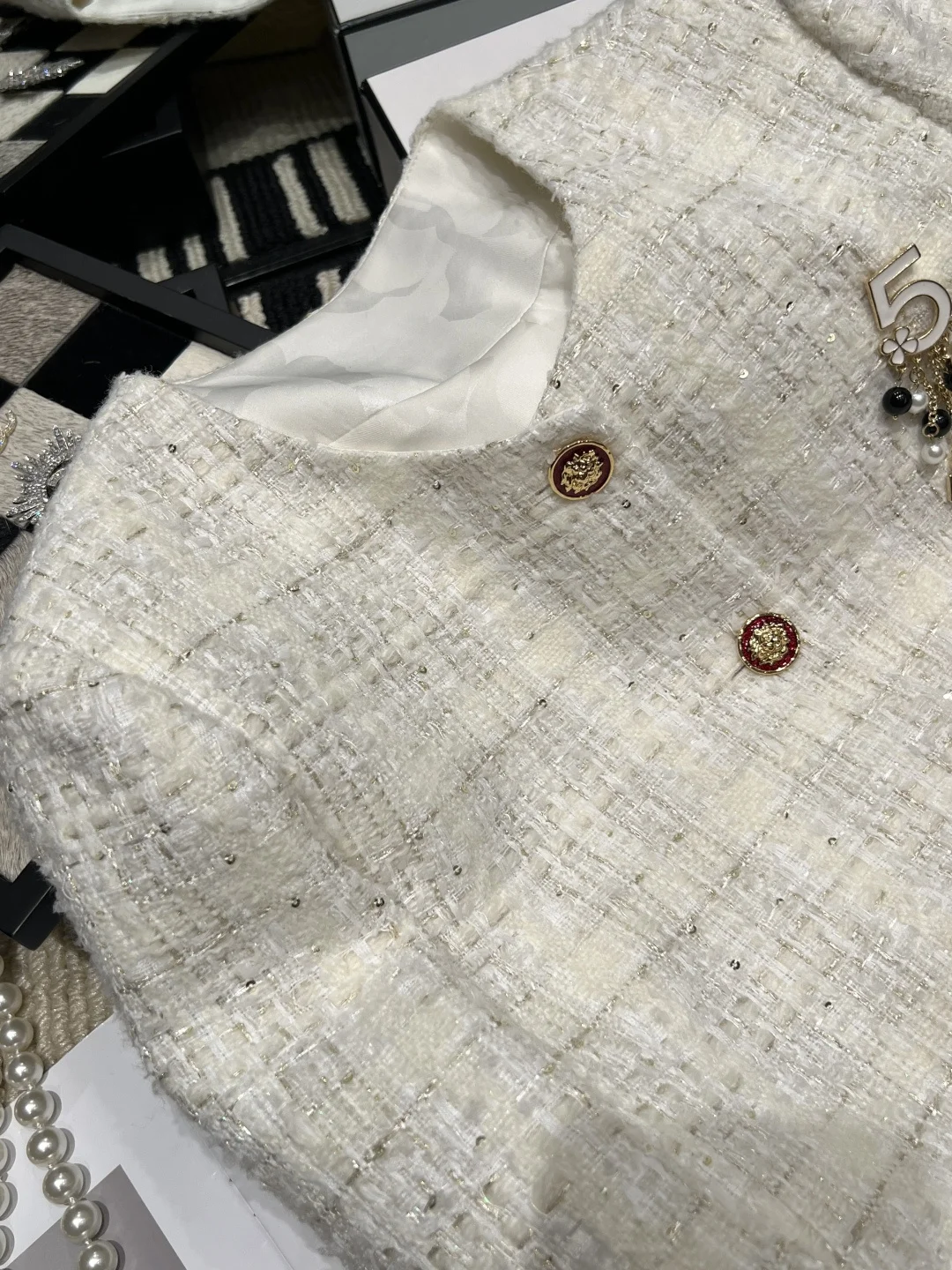 CHANEL Jackets White-Gold S-L D35202609061870 - Image 3