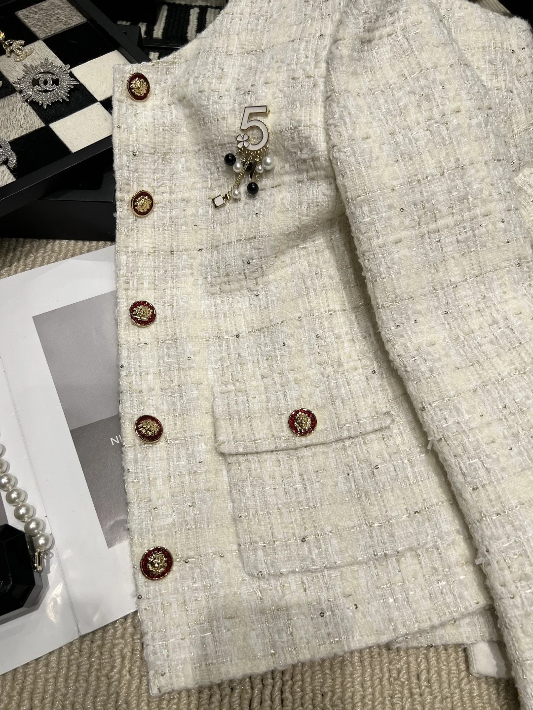 CHANEL Jackets White-Gold S-L D35202609061870 - Image 4