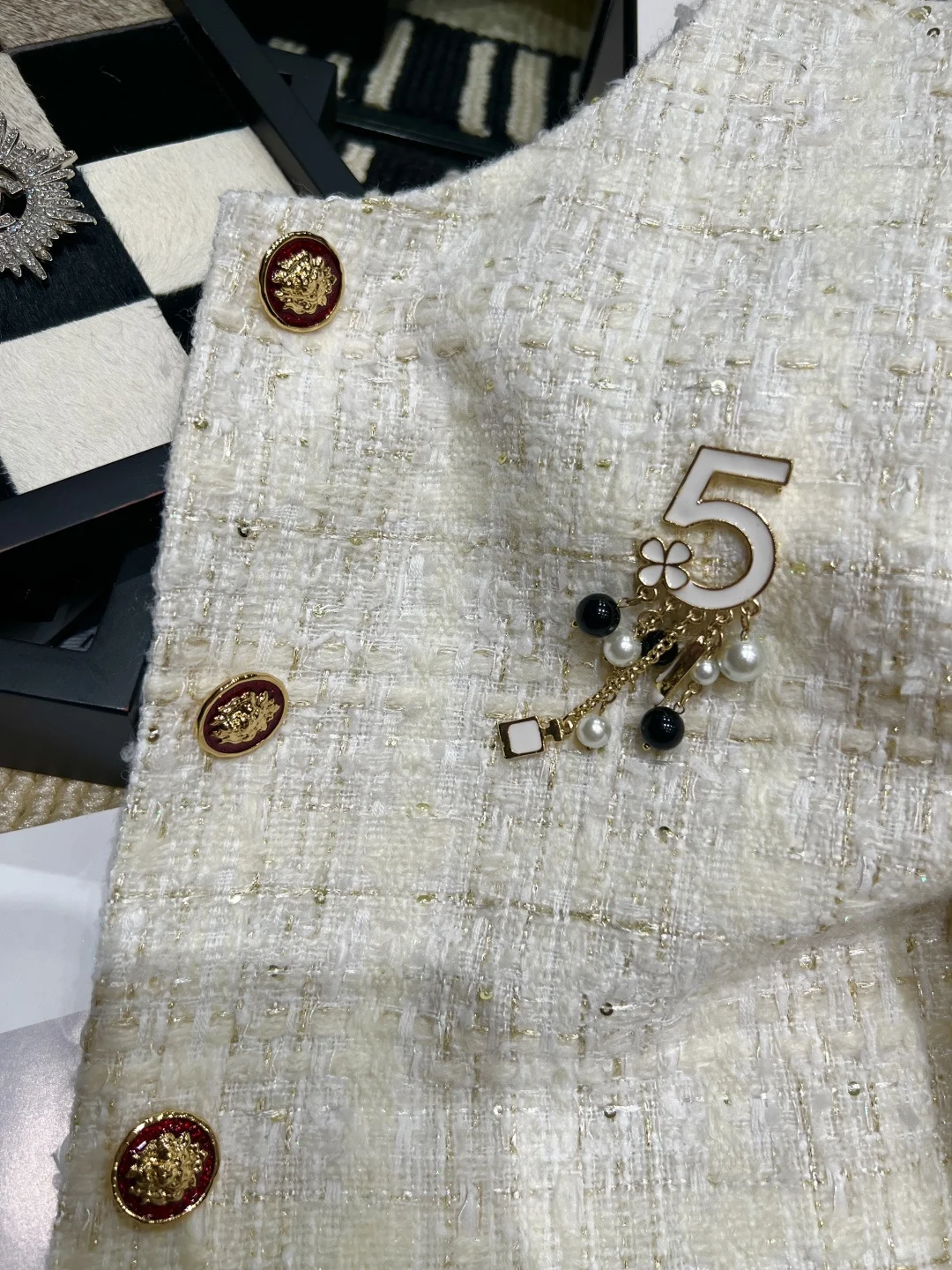CHANEL Jackets White-Gold S-L D35202609061870 - Image 5