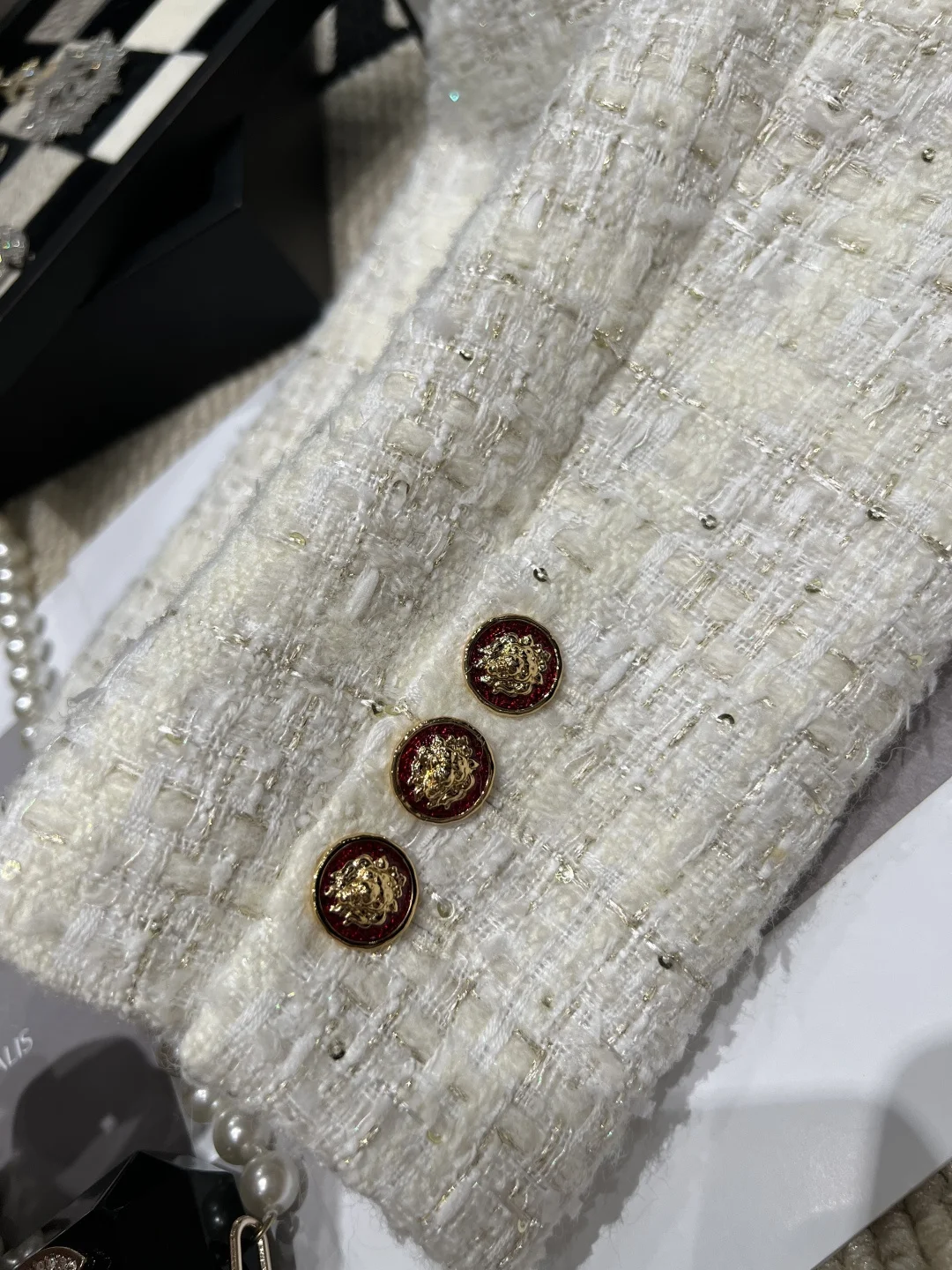 CHANEL Jackets White-Gold S-L D35202609061870 - Image 6