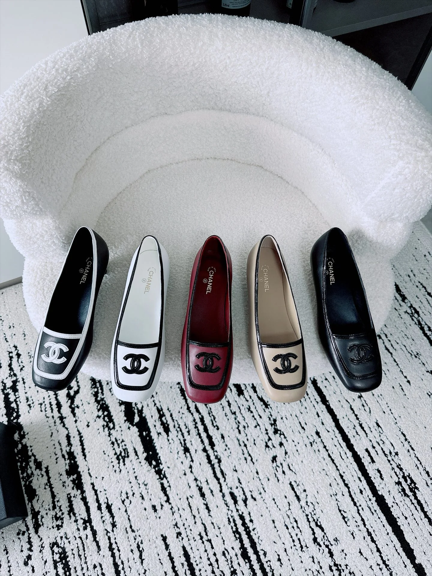 CHANEL Loafers Lambskin Patent Leather Black EU35-41 B70202609110529 - Image 3