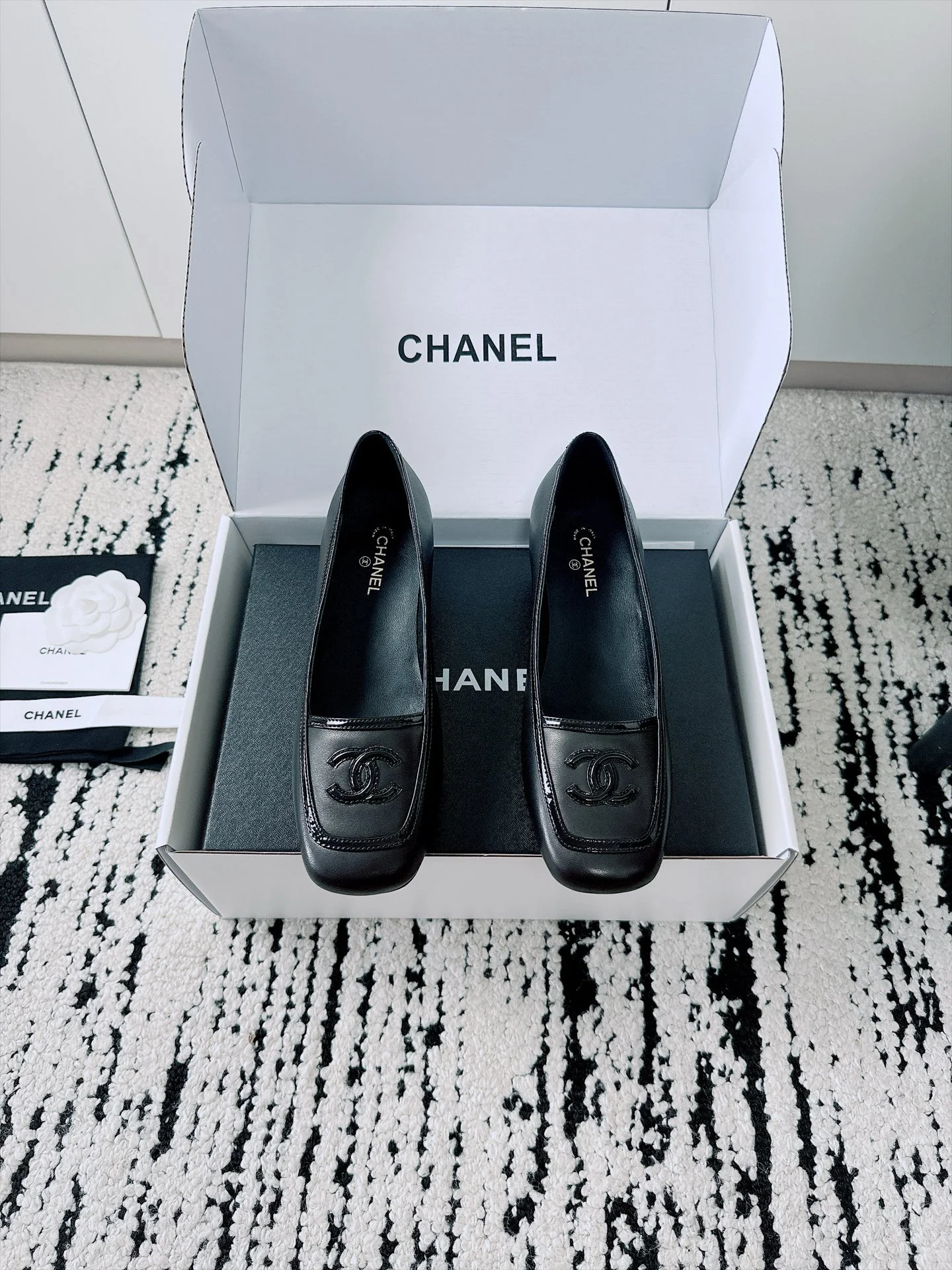 CHANEL Loafers Lambskin Patent Leather Black EU35-41 B70202609110529 - Image 4