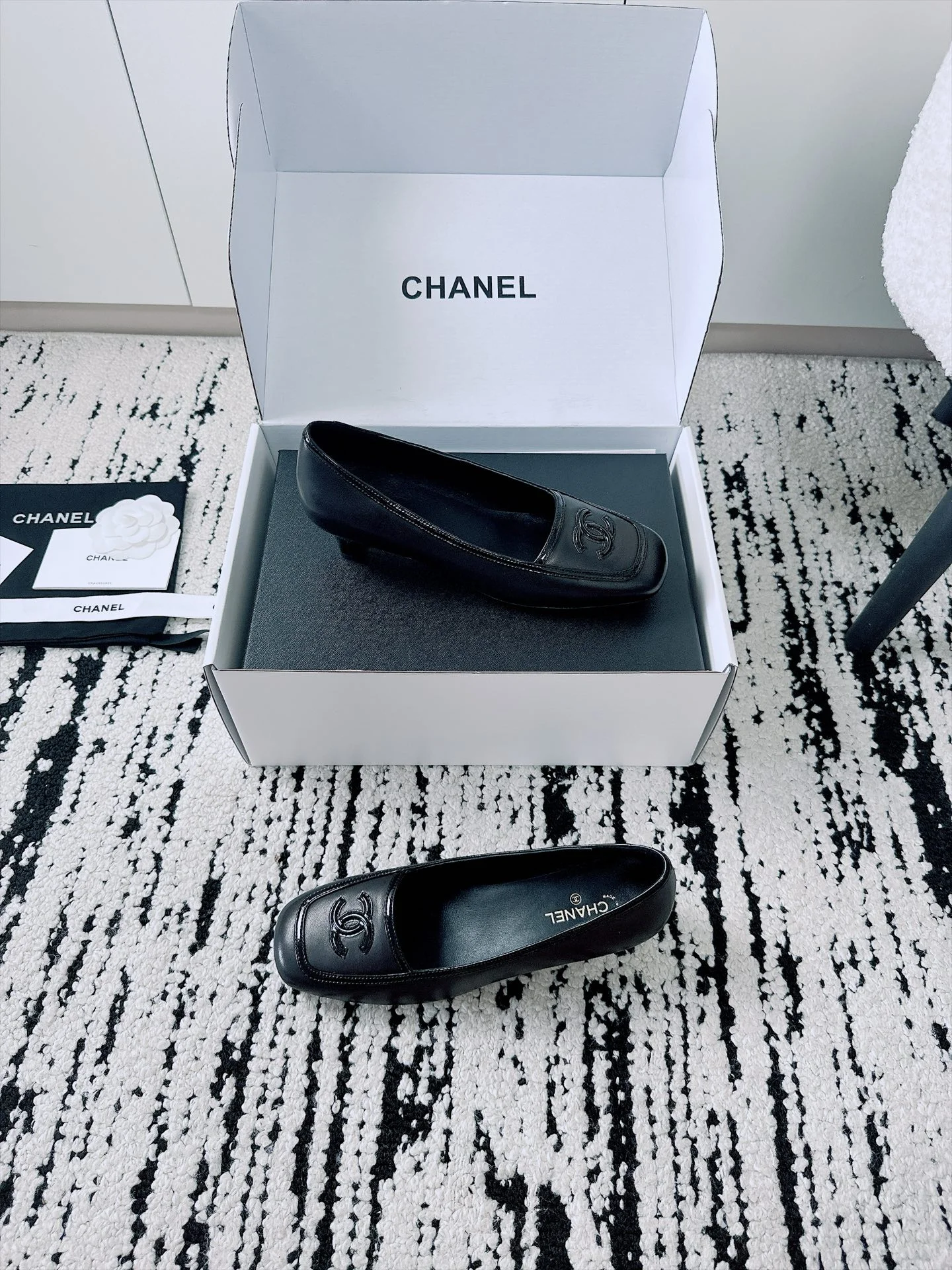 CHANEL Loafers Lambskin Patent Leather Black EU35-41 B70202609110529 - Image 5