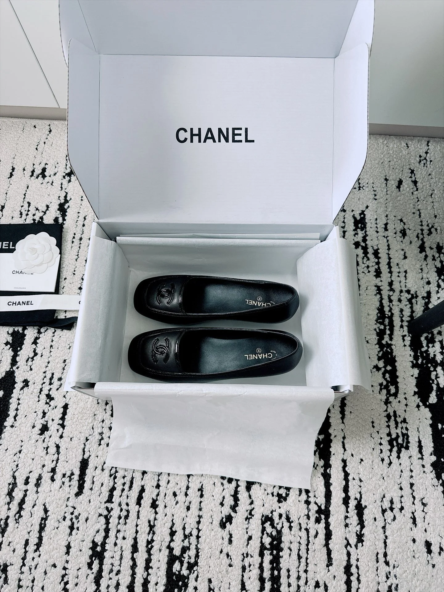 CHANEL Loafers Lambskin Patent Leather Black EU35-41 B70202609110529 - Image 7