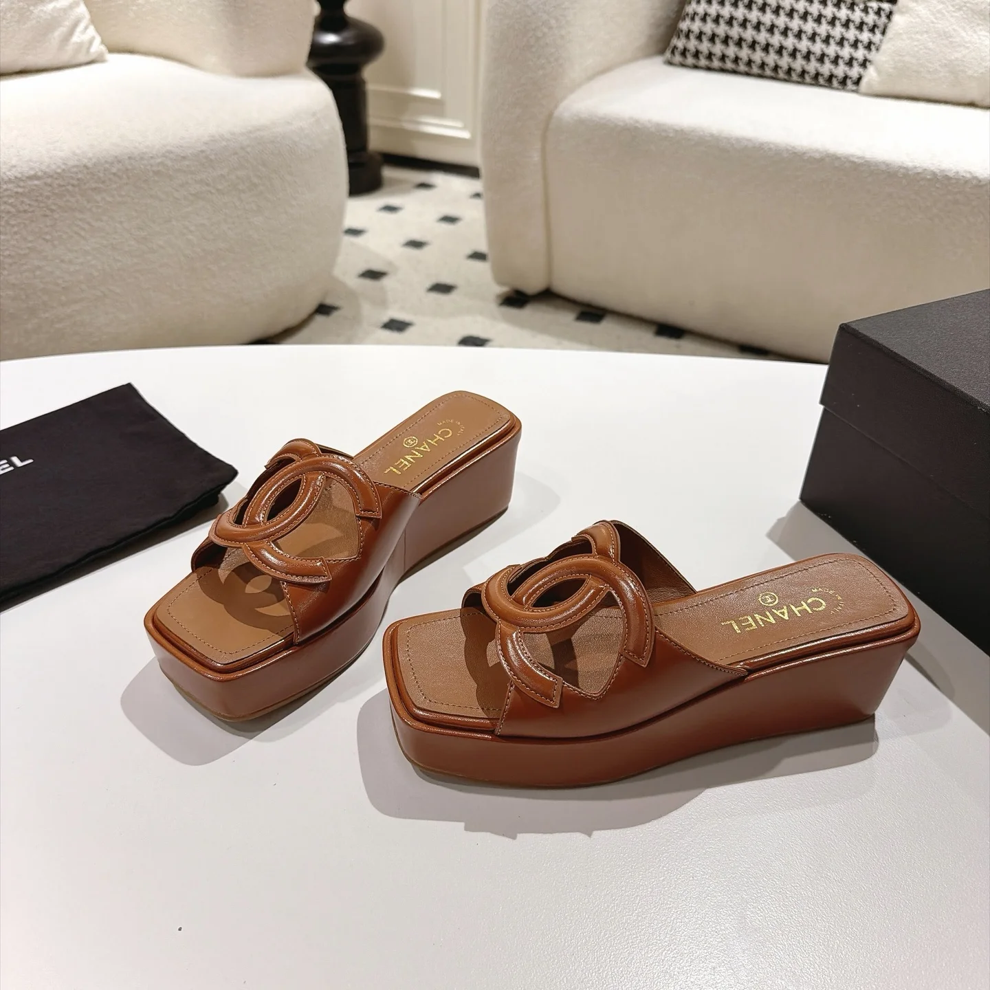 CHANEL Mules Brown-Gold B30202609110869 - Image 4